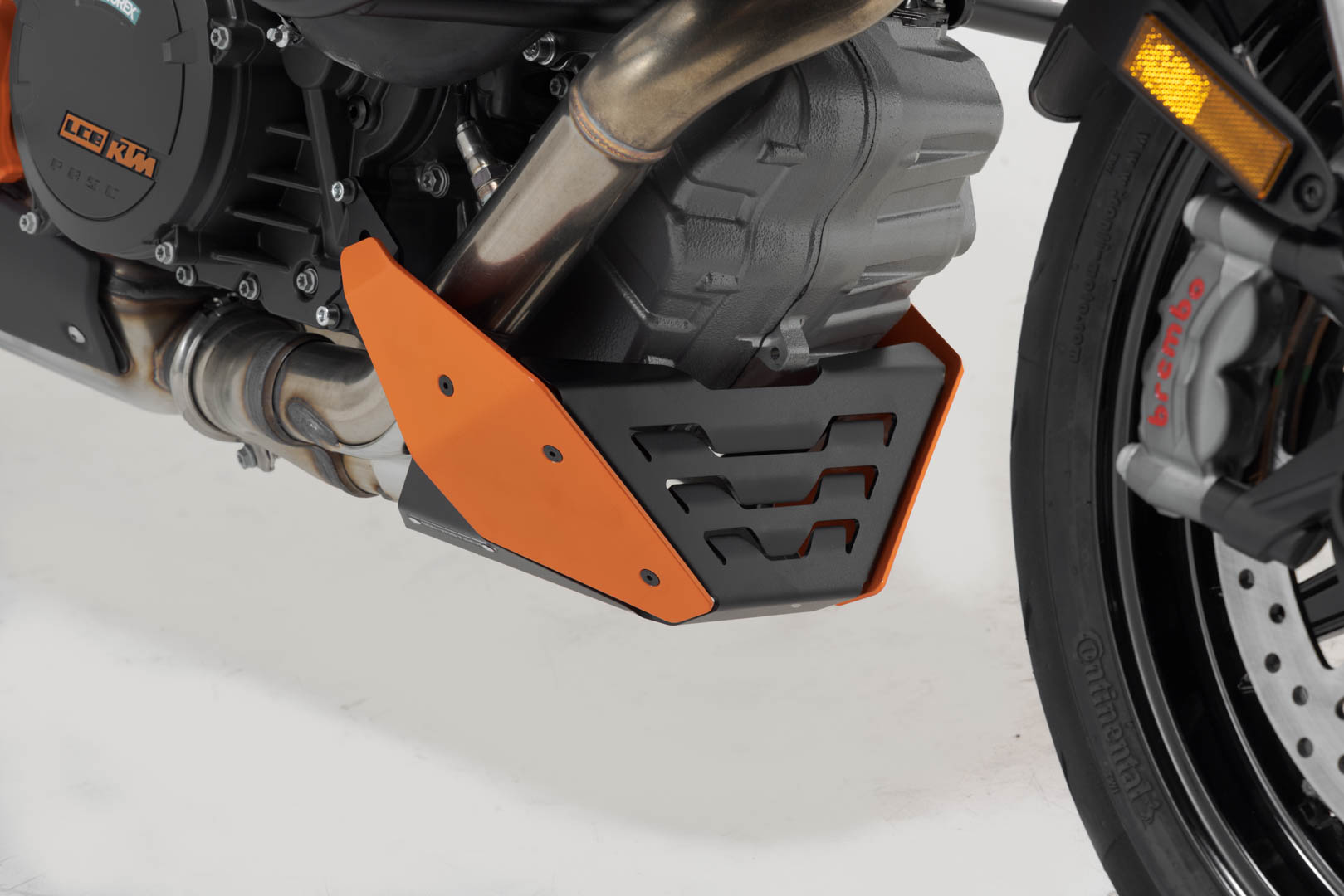 SW-Motech Front spoiler - Orange/Svart. KTM 1290 Super Duke R / GT. Figur 3