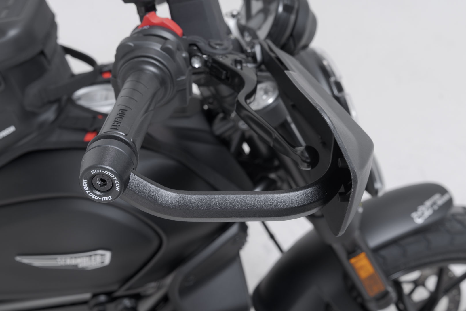 Kit SW-Motech Sport de protecție de mână - Negru. Ducati Scrambler (14-). Figura 5
