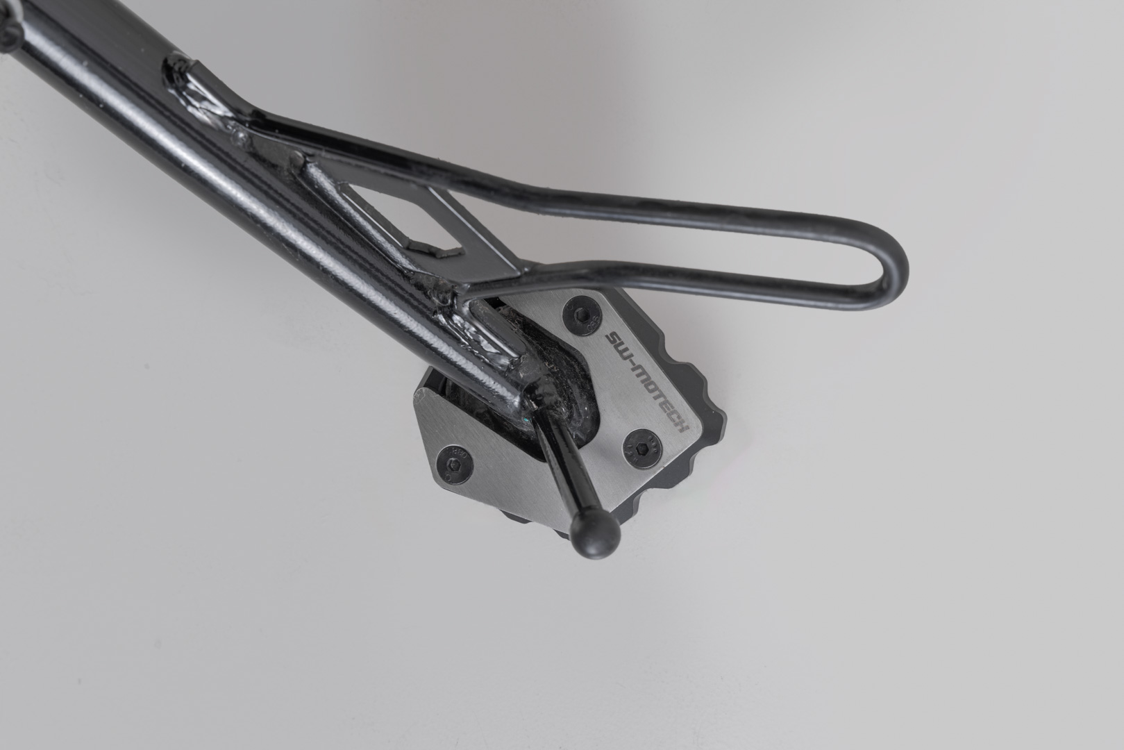 Extensie SW-Motech pentru piciorul lateral - Negru/argintiu. Moto Guzzi V85 TT (24-). Figura 1