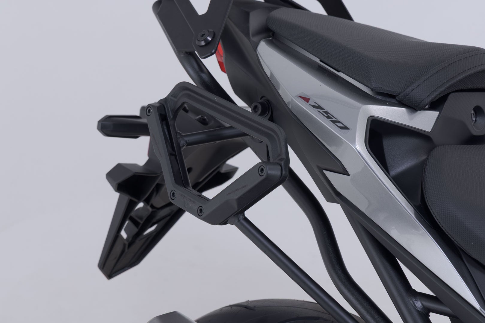 SW-Motech V-LOC Sidebærer til højre - Honda CB750 Hornet (22-). Figur 4