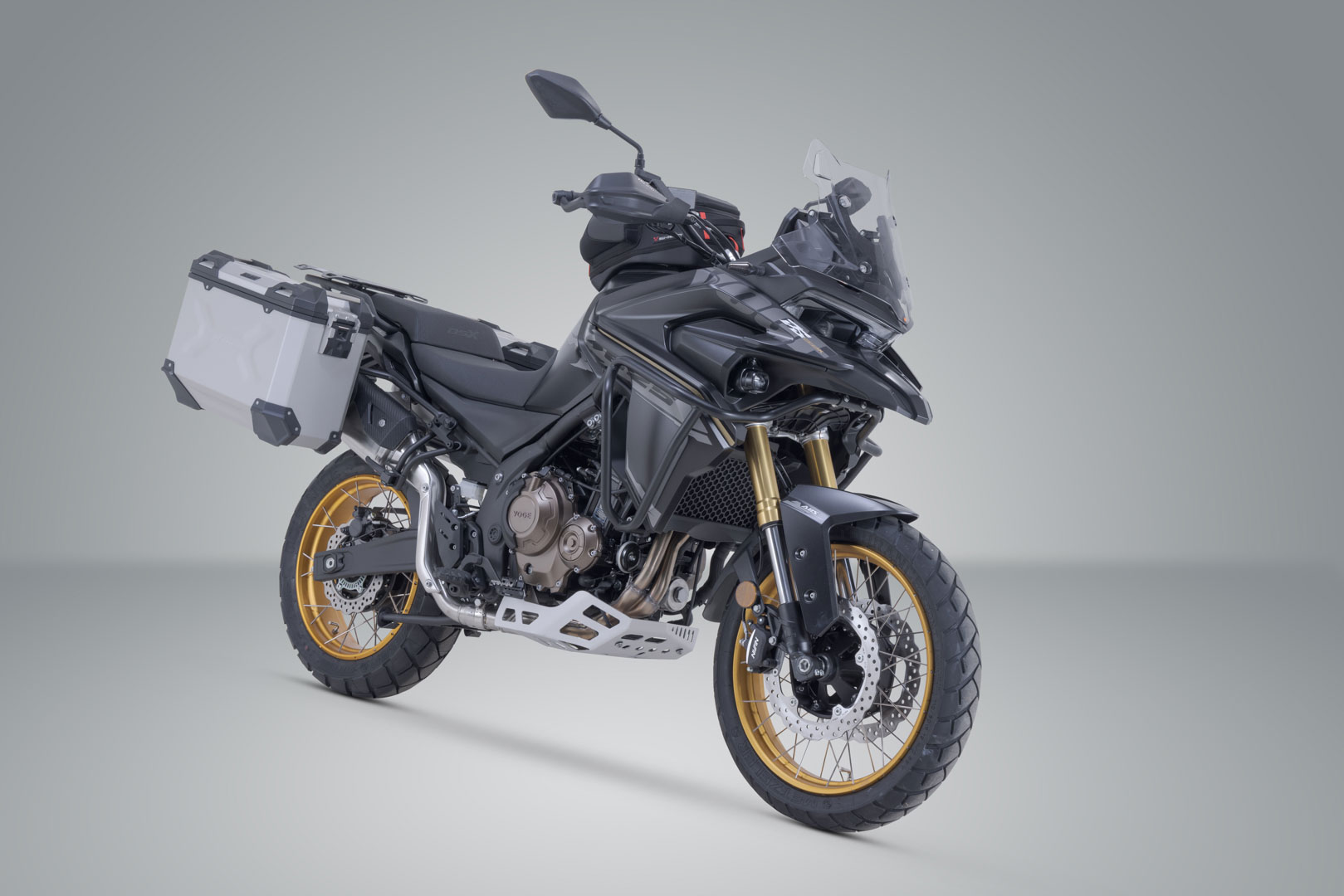 Sistem de carcasă din aluminiu SW-Motech TRAX ADV - Argintiu. 45/37 l. Voge DS625X (24-). Figura 2