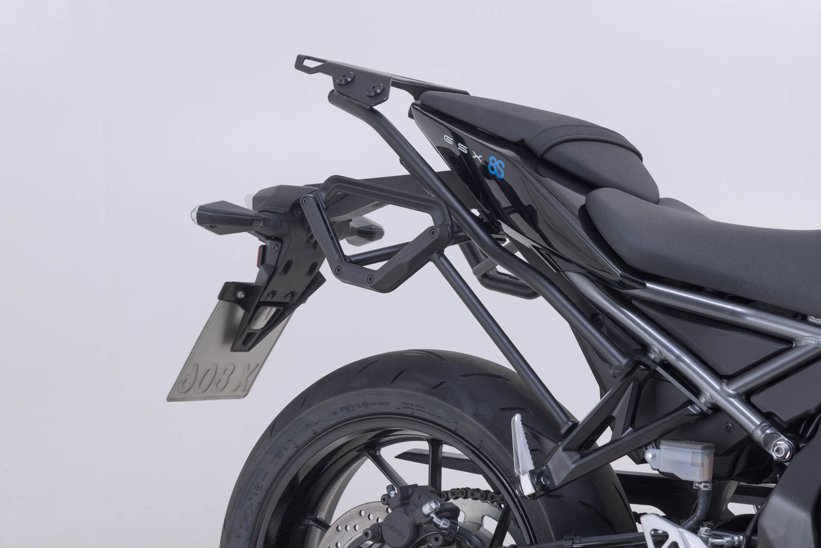 SW-Motech V-LOC sidobärarset - Suzuki GSX-8S (22-), GSX-8T / TT (25-). Figur 3