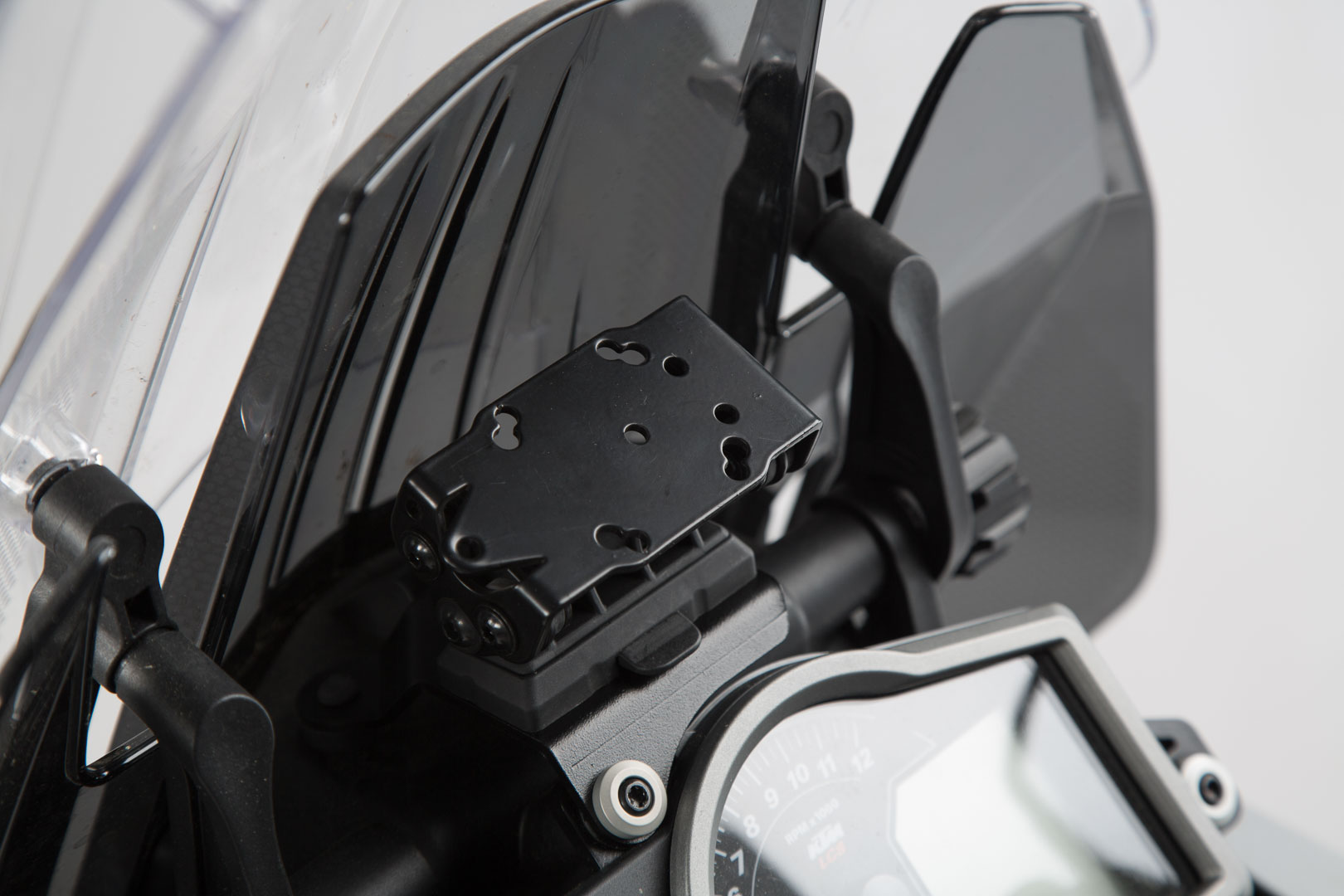 SW-Motech GPS-fäste för cockpit - Svart. KTM 1290 Superäventyr (14-). Figur 1