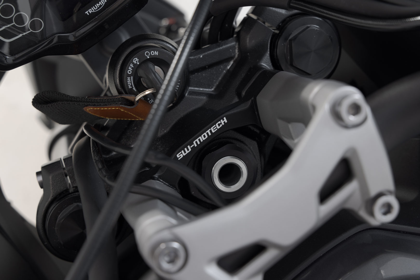 Ridicătorul barei SW-Motech - H=30 mm. Negru. Triumph Tiger Sport 660 / 800. Figura 3