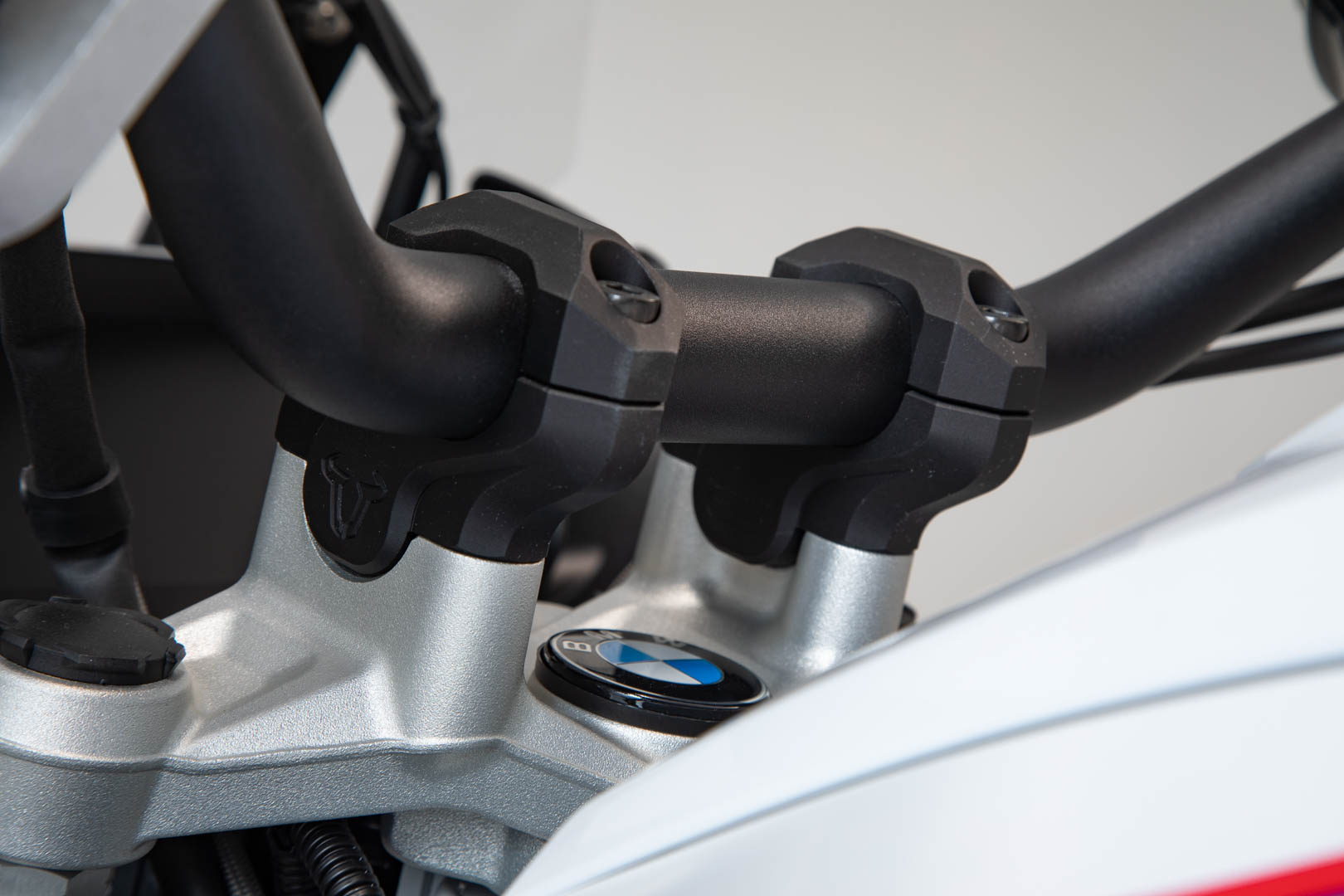 Spatele barei SW-Motech - H=32 mm. Spate 20 mm. Negru. Modele BMW. Figura 2