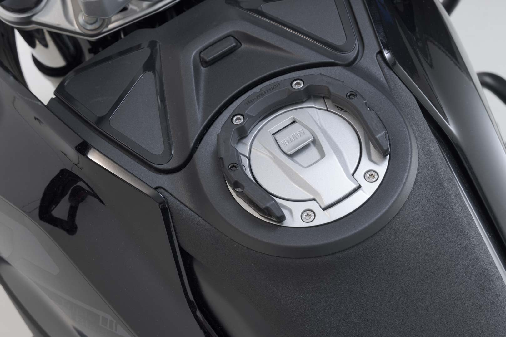 SW-Motech PROタンクリング - ブラック。BMW R 1300 GS(23-)。 図3