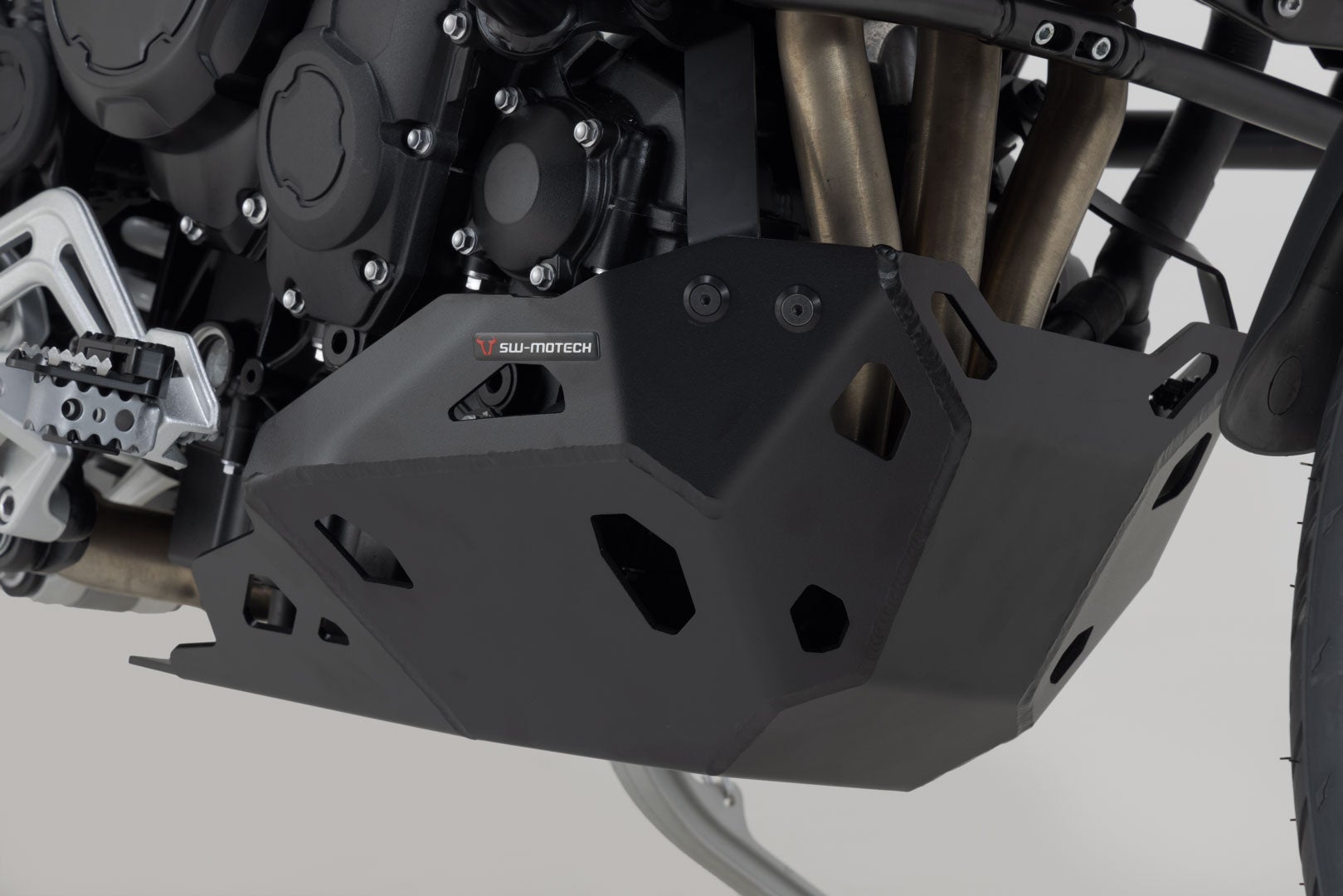 SW-Motech Dzinēja aizsargs - Melns. Triumph Tiger 900 modeļi (23-). 4. attēls