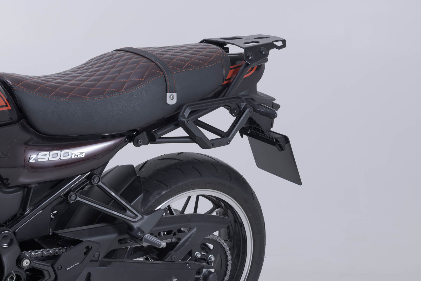 SW-Motech V-LOC sidobärare vänster – Kawasaki Z900RS/ Café/SE (17-), 50-årsjubileum. (22-). Figur 4