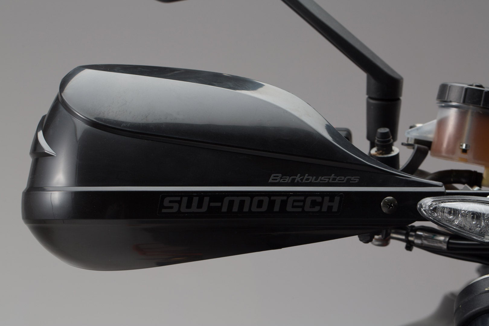 Kit de guarda de mão SW-Motech BBSTORM - Preto. KTM 1290 Super Duke R (13-). Figura 1