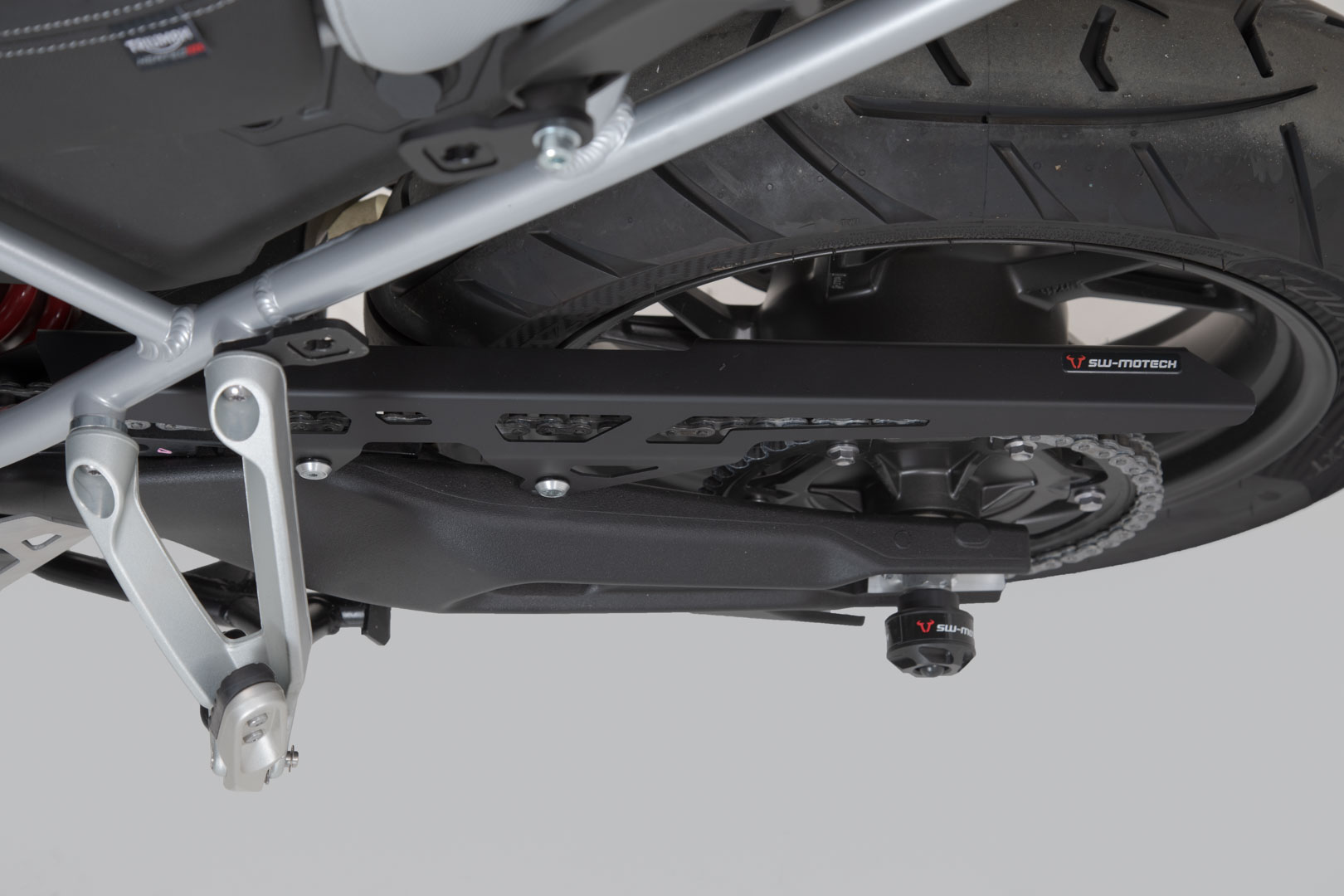 SW-Motech Chain guard - Negru. Triumph Tiger 900/ GT/ Rally/ Pro. Figura 5