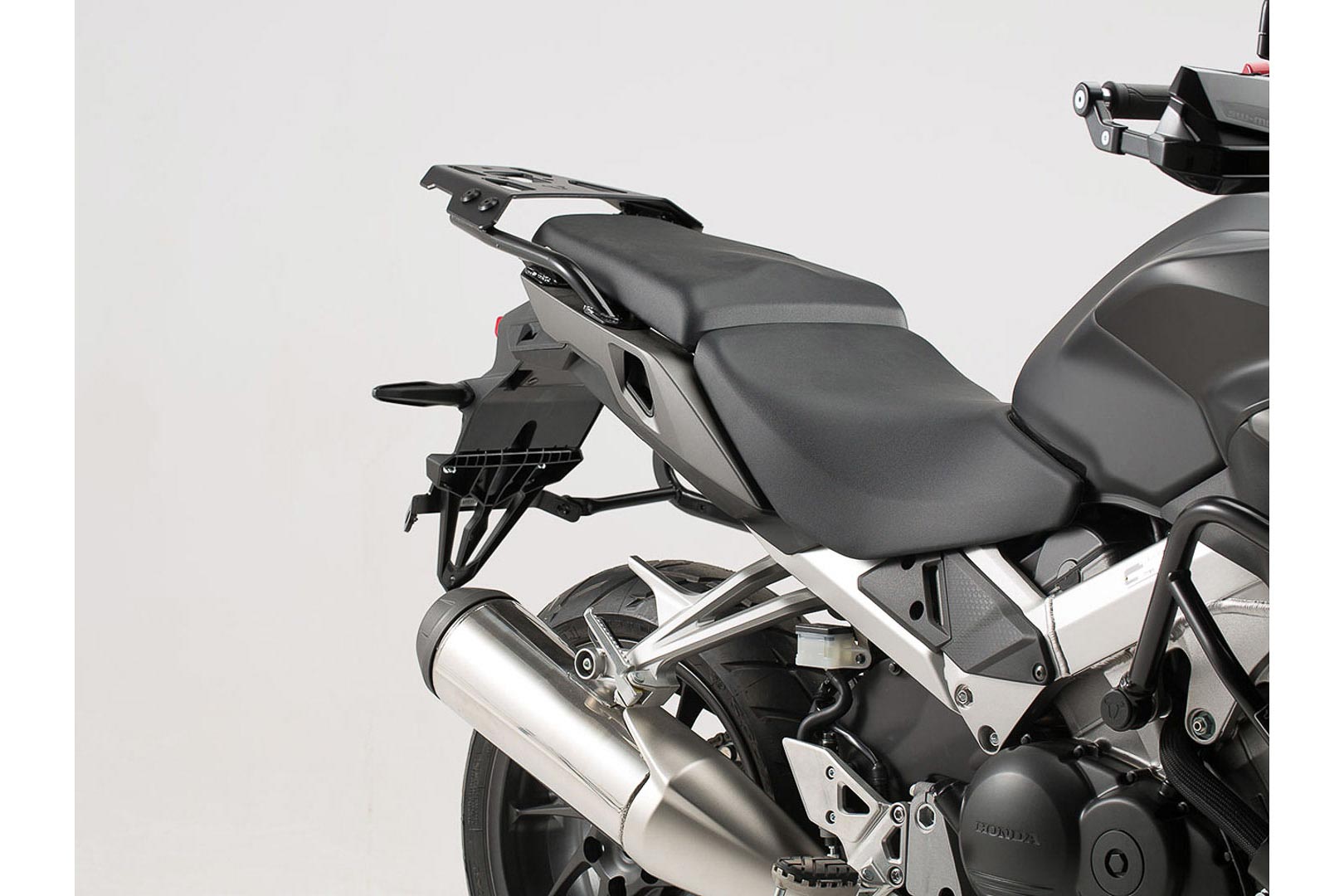 Sistem de carcasă din aluminiu SW-Motech TRAX ADV - Argintiu. 45/45 l. Honda VFR800X Crossrunner (15-). Figura 3