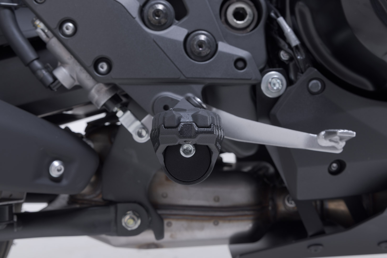 Kit de sprijin pentru picioare SW-Motech EVO - Argintiu/negru. Kawasaki Versys 1100 / SE (24-). Figura 5