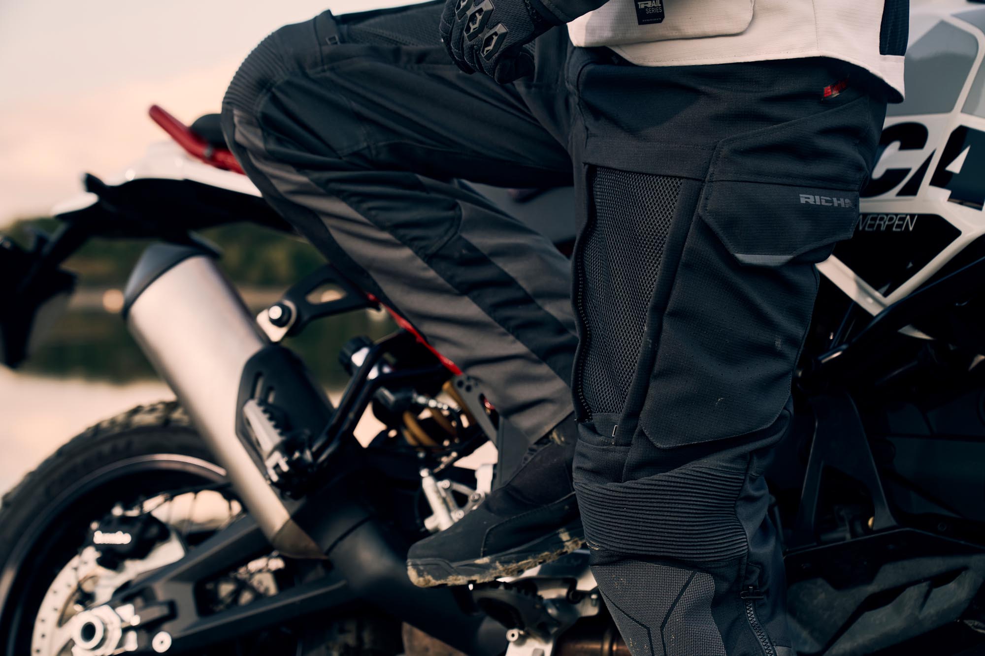 Richa Infinity 3 Adventure waterproof Motorcycle Textile Pants grey 2XL Figure 4