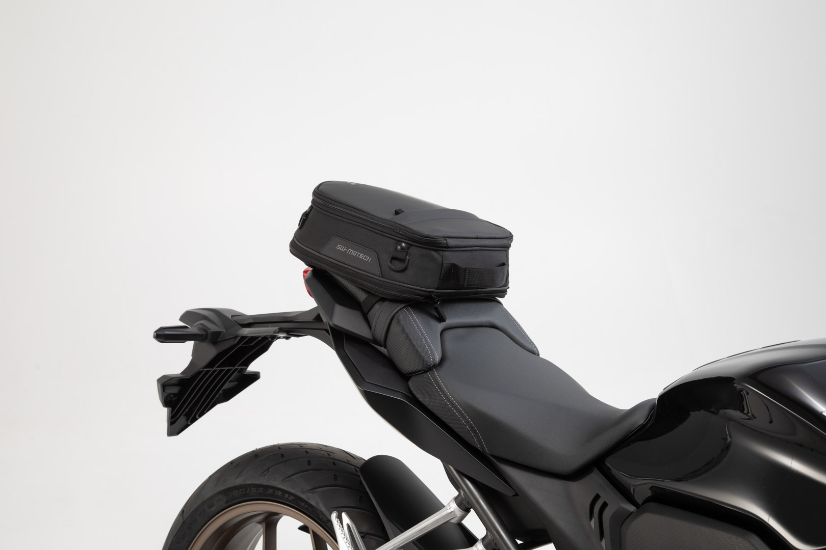 Sacul de coadă SW-Motech ION S - 7-15 L. Negru. 600D poliester / vinil moale. Figura 4