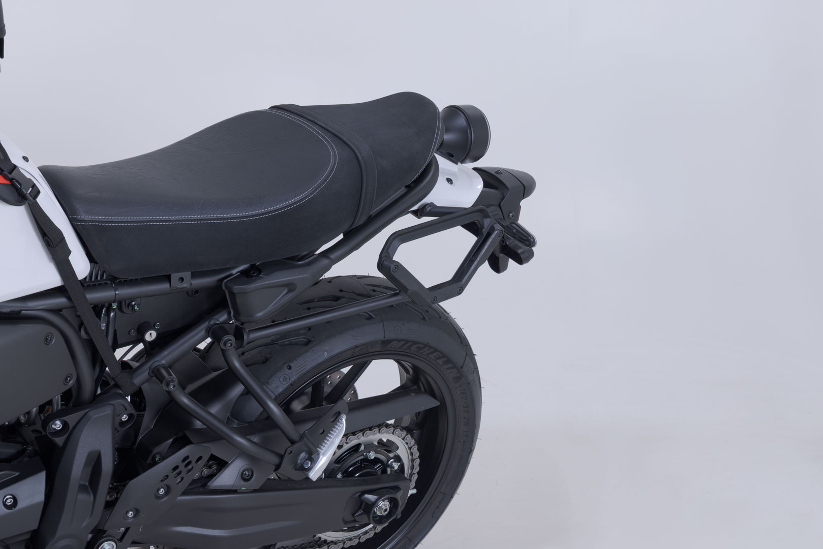 SW-Motech V-LOC Side Carrier vänster - Yamaha XSR700 (15-) / XSR700 XT (19-). Figur 3