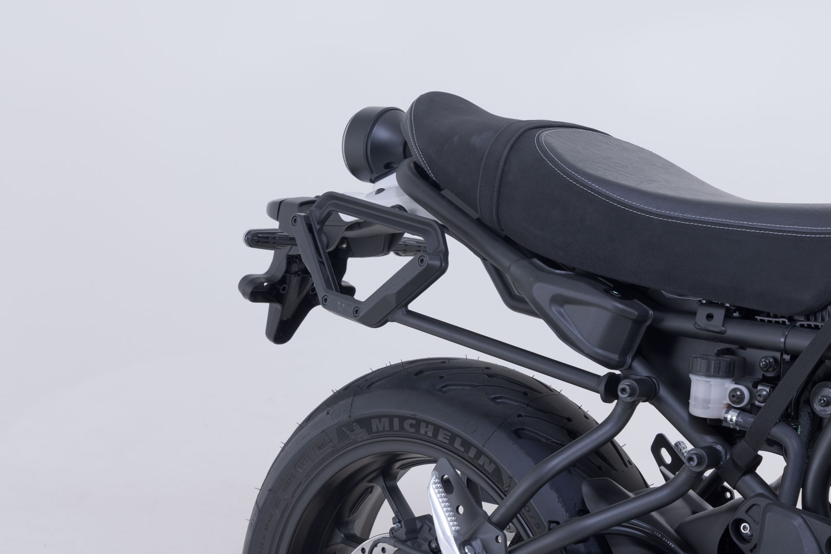 SW-Motech V-LOC Side Carrier höger - Yamaha XSR700 (15-) / XSR700 XT (19-). Figur 3