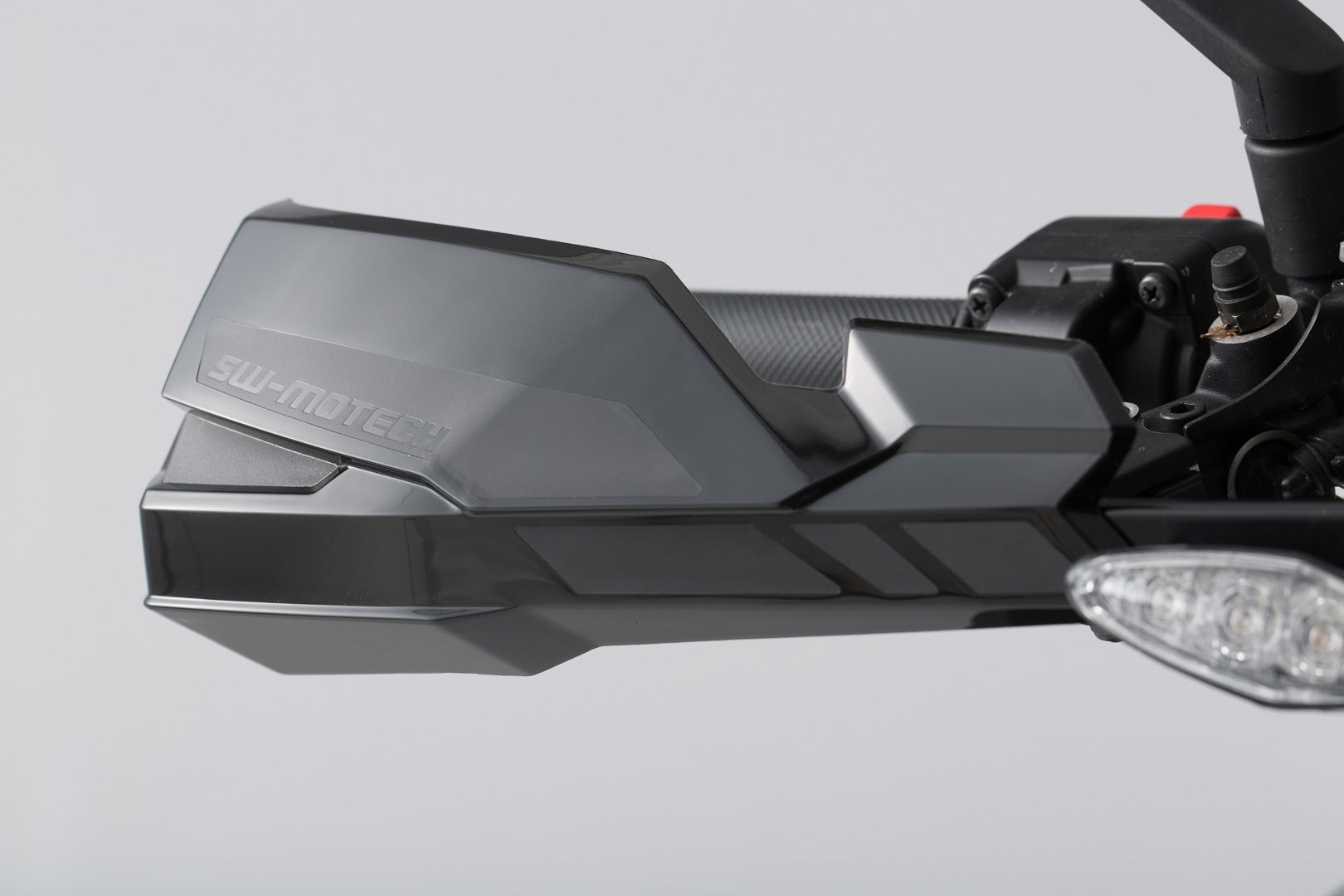 SW-Motech KOBRA Handguard Kit - Preto. KTM 1290 Super Duke R (13-). Figura 1