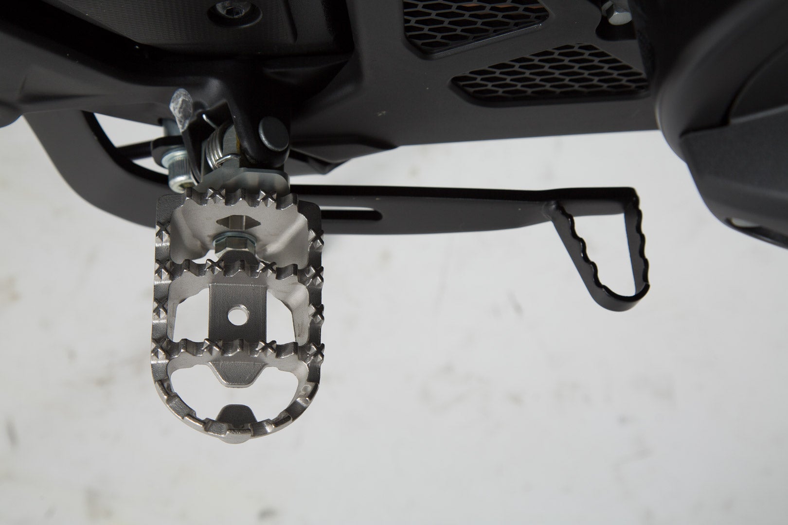 SW-Motech ION footrest kit - Honda / Suzuki / KTM models. Figure 2