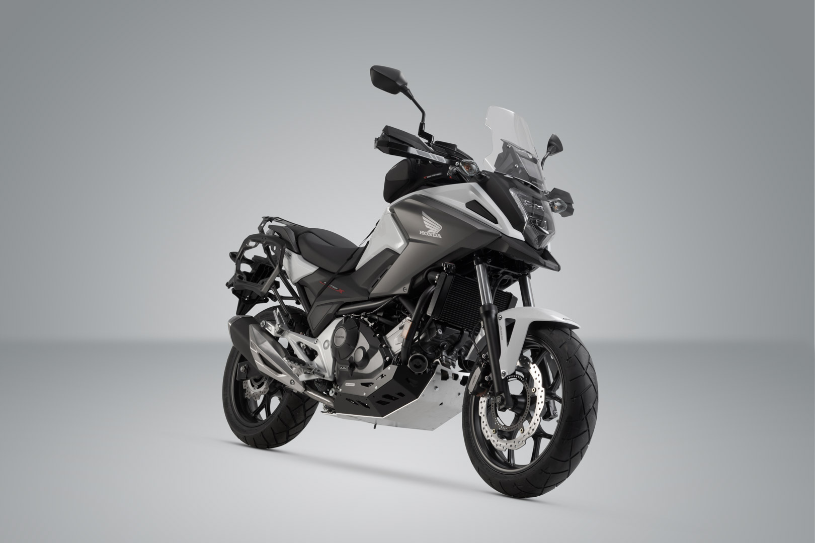 Setul SW-Motech Adventure DUSC cu majusculă L - Negru. Honda NC750X / NC750S (16-). Figura 2