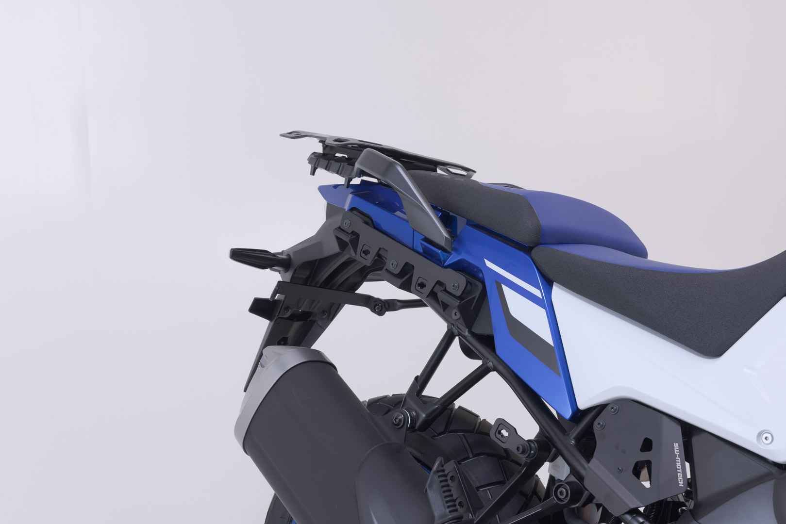 Portavion lateral SW-Motech PRO - Negru. Suzuki V-Strom 1050DE (21-). Figura 5