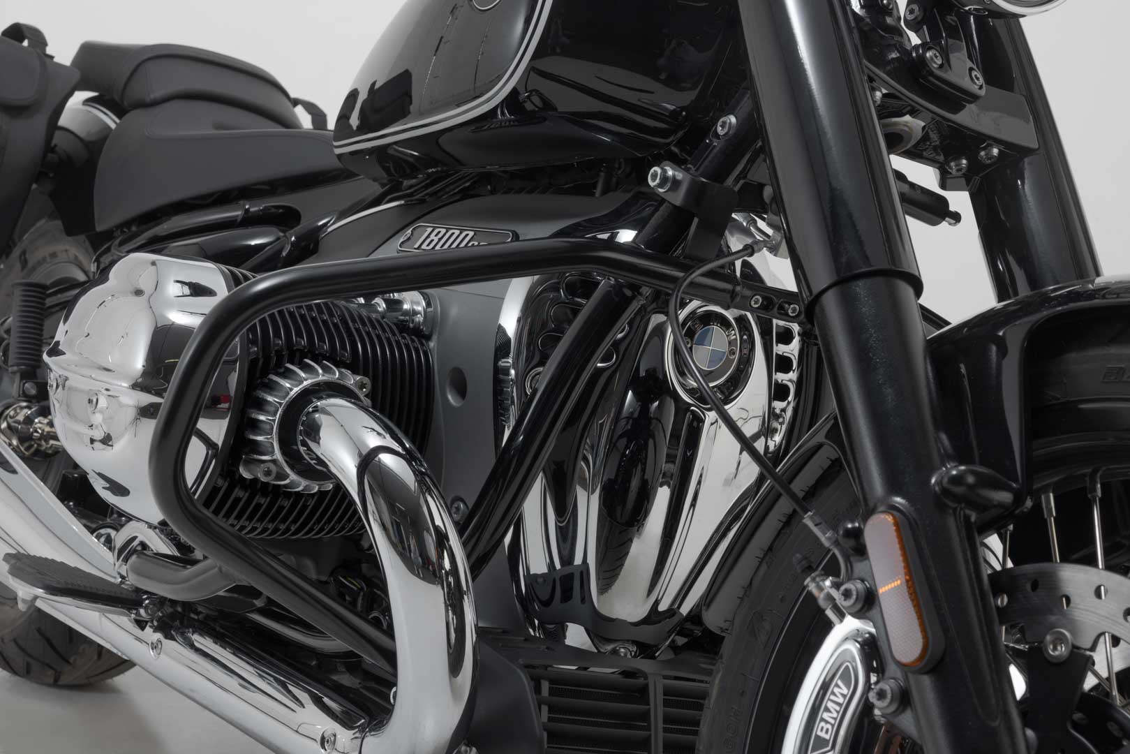 SW-Motech Crash bar - Svart. BMW R18 (20-). Figur 1