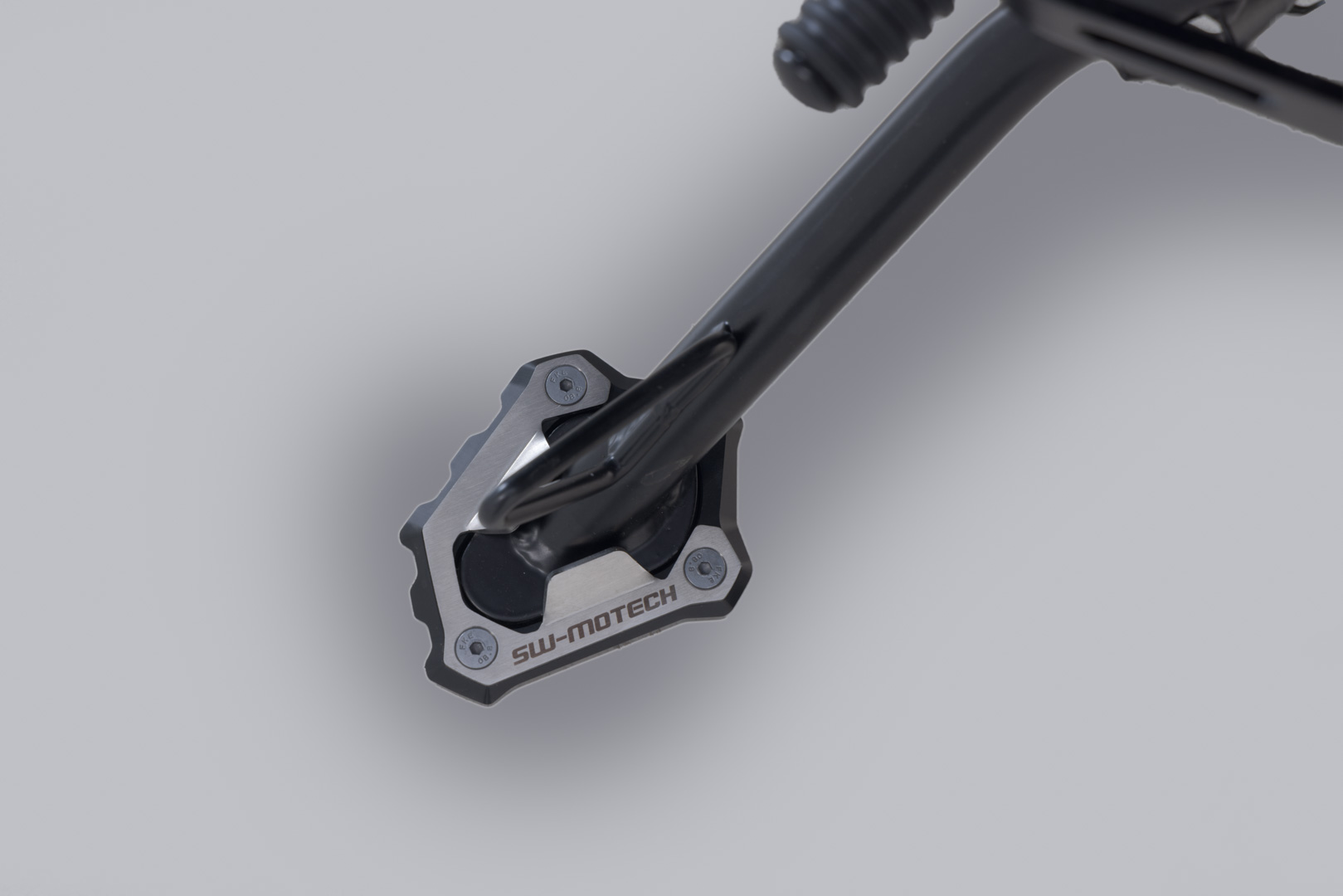 Extensie SW-Motech pentru piciorul lateral - Negru/argintiu. Triumph Scrambler 1200 X (23-). Figura 1