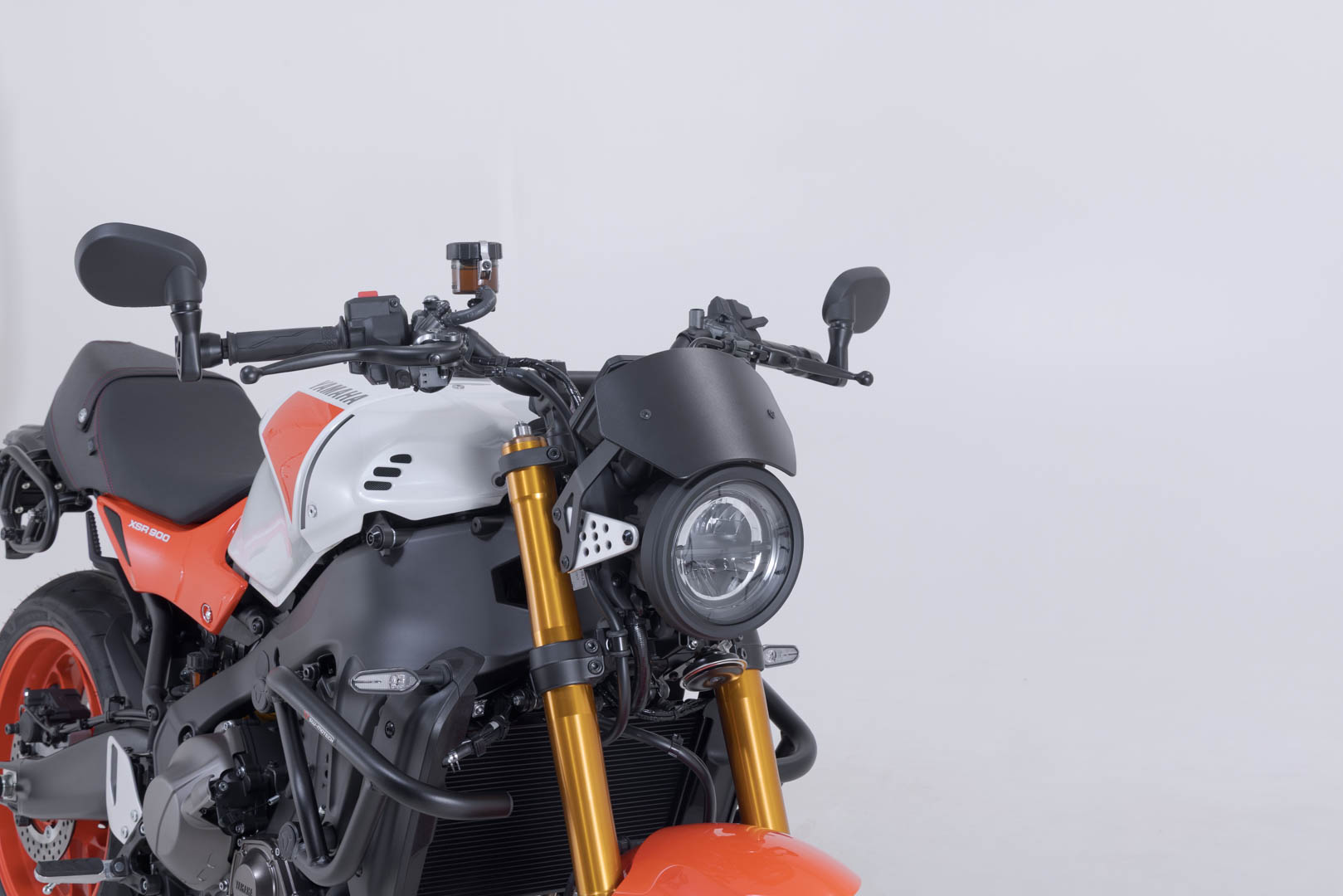 SW-Motech vindruta - svart. Yamaha XSR900 (21-). Figur 1