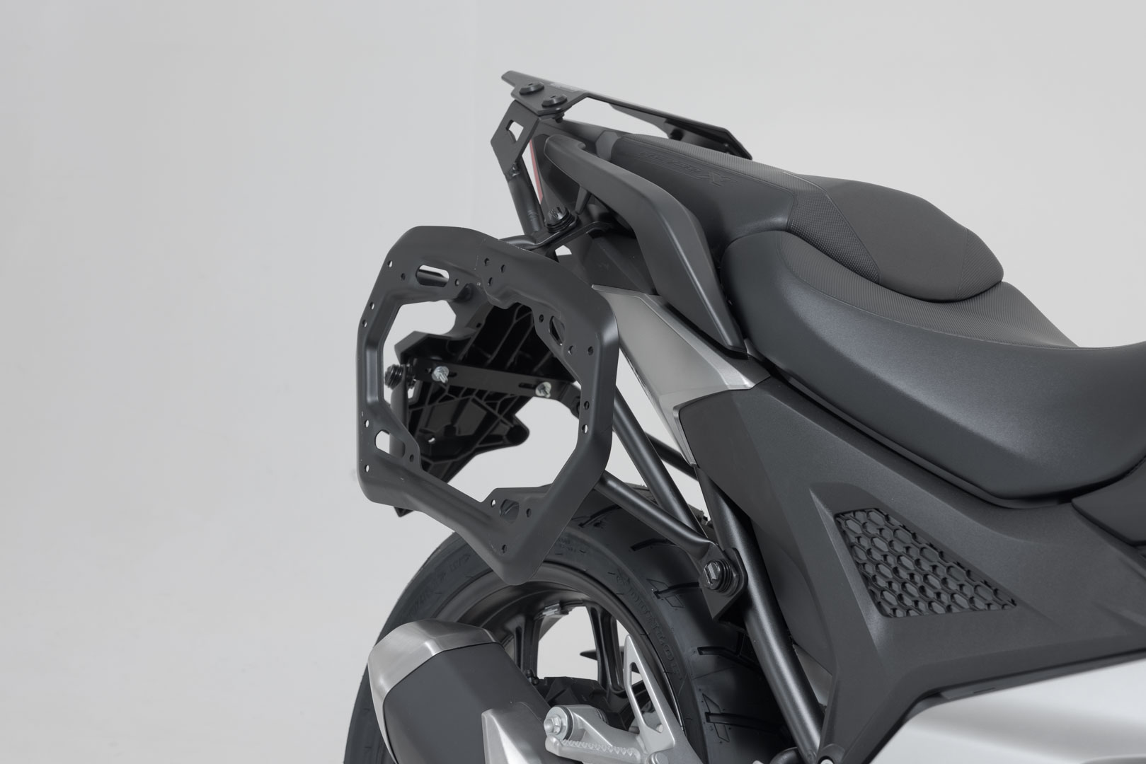 Sistem lateral SW-Motech AERO ABS - 2x25 l. Honda NC750X/XD (20-). Figura 3