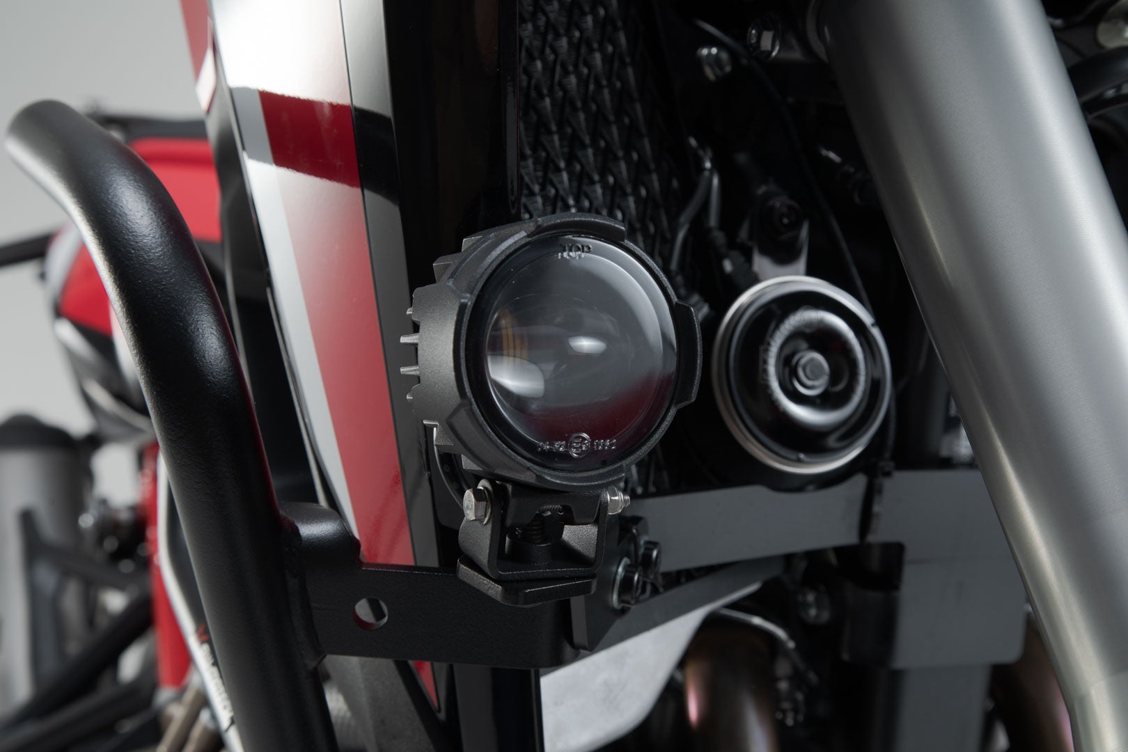 SW-Motech Suporte de luz - Preto. Honda CRF1000L/CRF1100L com barra de colisão. Figura 2