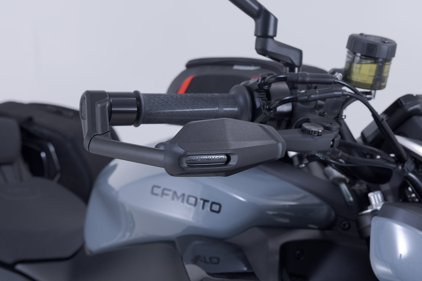 Protecții SW-Motech cu protecție împotriva vântului - Negru. CFMoto 675NK (25-). Figura 3