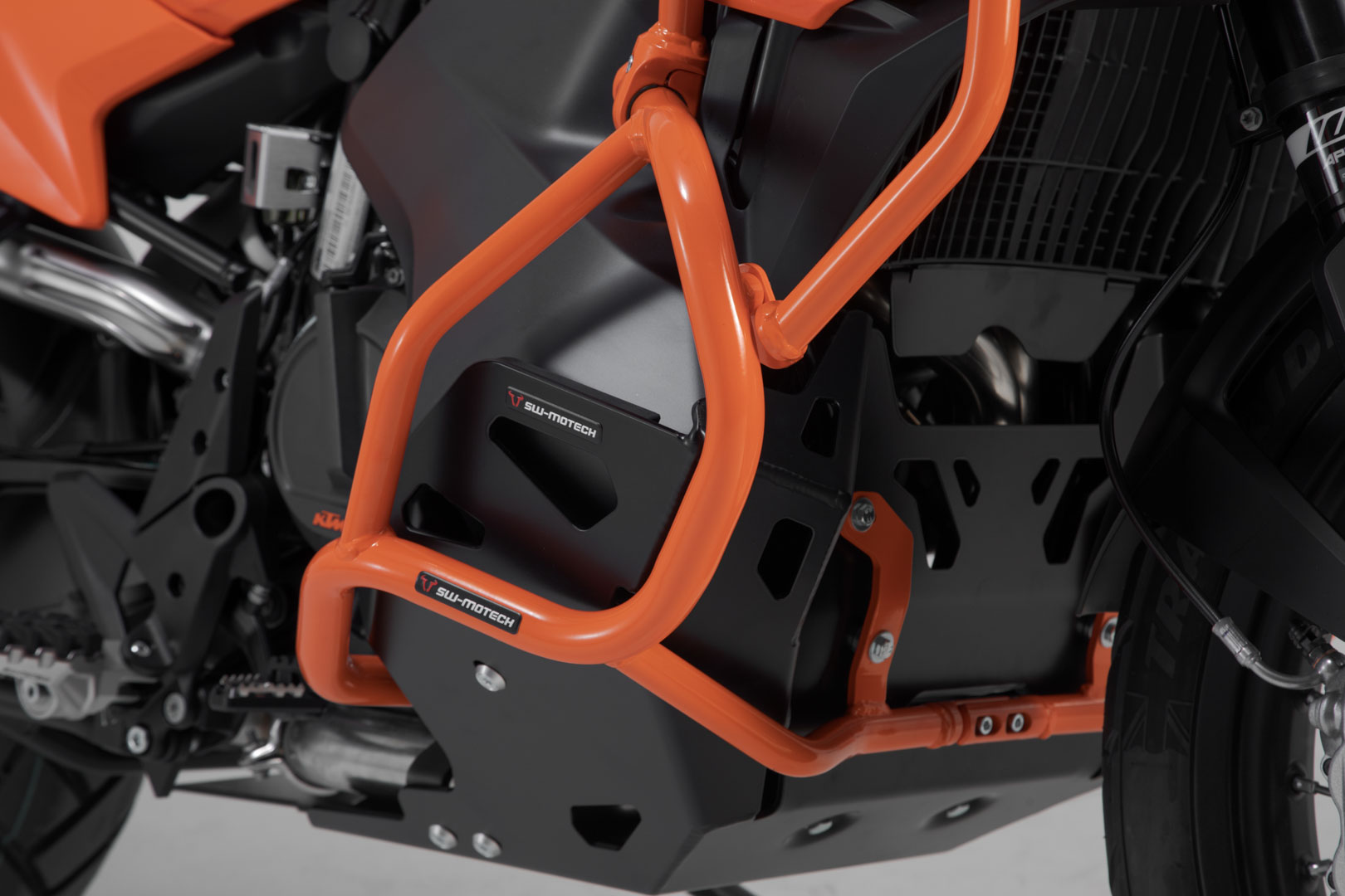 Setul SW-Motech Adventure Protection - Portocaliu. KTM 790 Adv/R (19-), 890 Adv/R (20-22). Figura 2