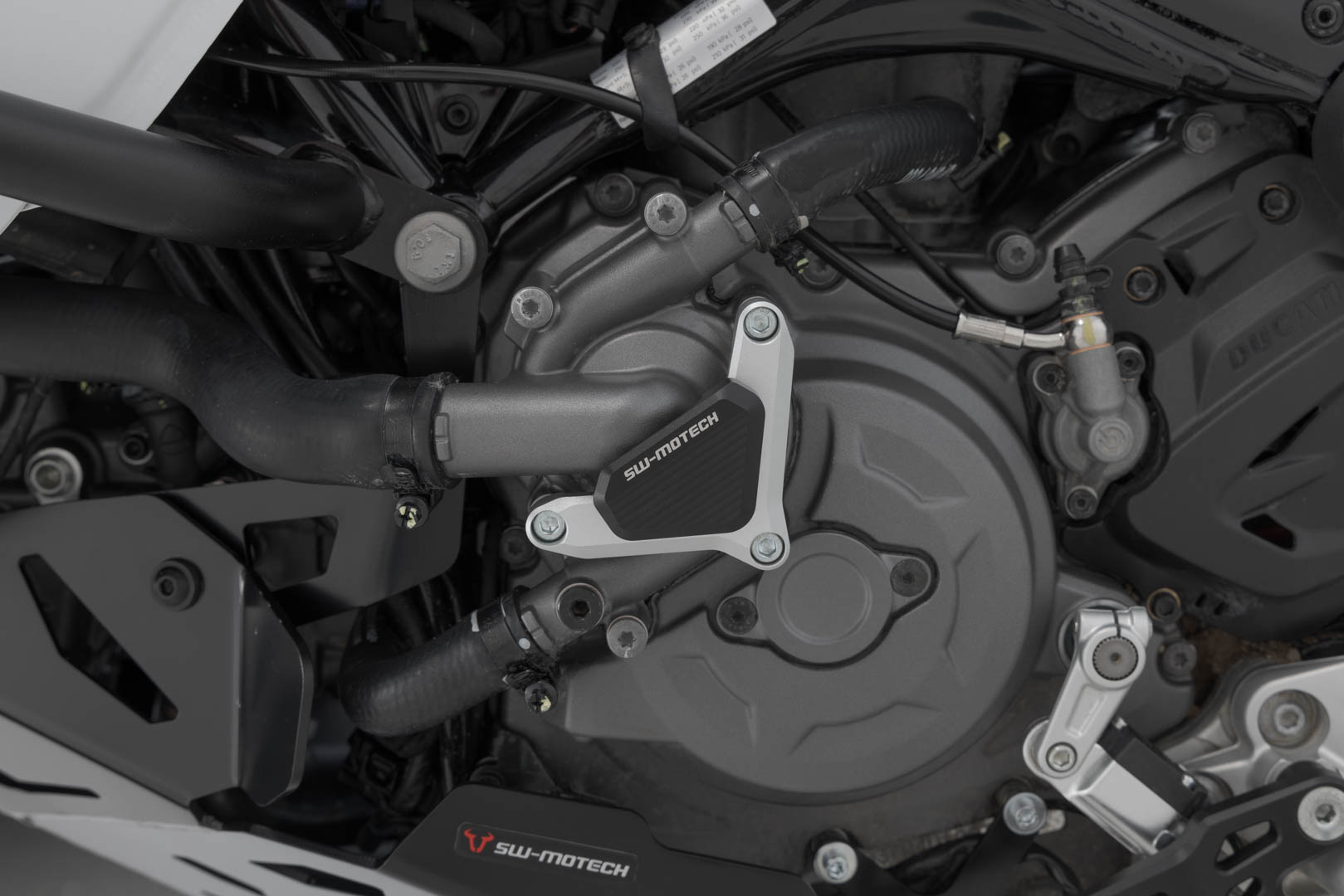 Protezione pompa SW-Motech Acqua - Argento/nero. Modelli Ducati. Figura 2