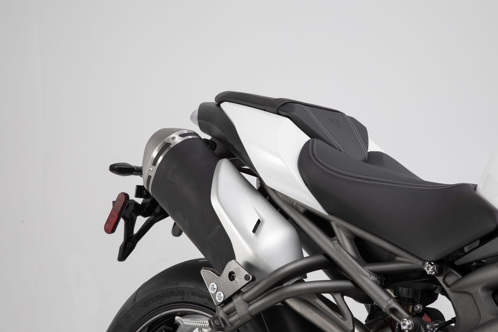 SW-Motech PRO BLAZE H saddlebag set - Black. Triumph Speed Triple S (18-). Figure 5