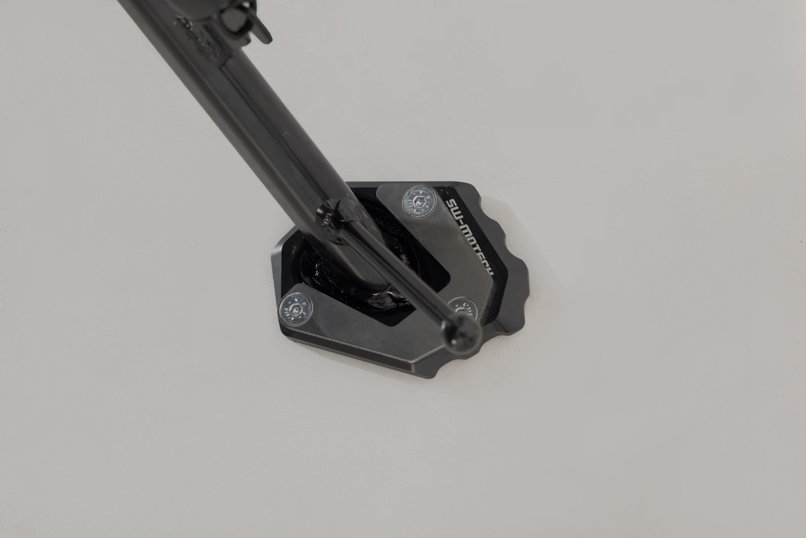 Extensie SW-Motech pentru piciorul lateral - Negru/argintiu. Modele Honda. Figura 1
