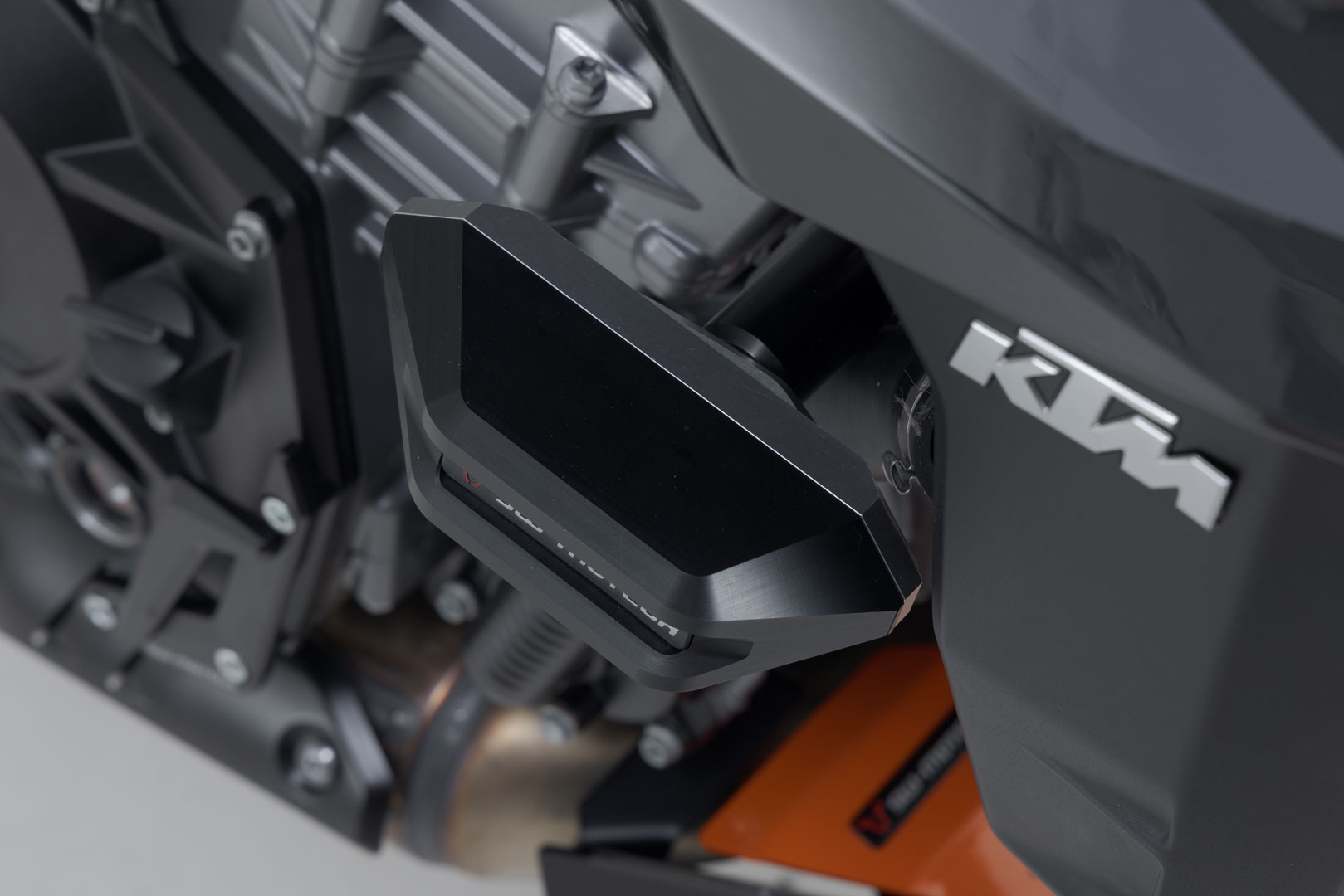 SW-Motech Frame slider kit - Svart. KTM 990 Duke (23-). Figur 5