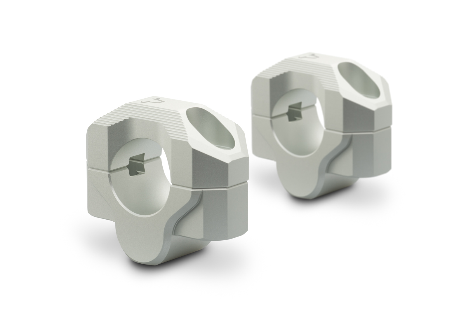 Ghidon SW-Motech pentru ghidon Ø 28 mm - H=20 mm. Argintiu. S-a întins. Figura 1