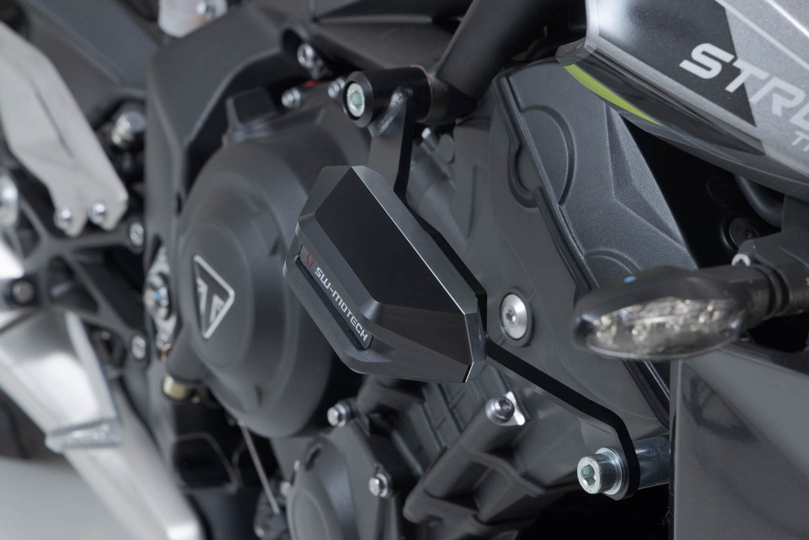 Kit SW-Motech Frame slider - Negru. Triumph Street Triple (12-) / Rx (15-). Figura 5