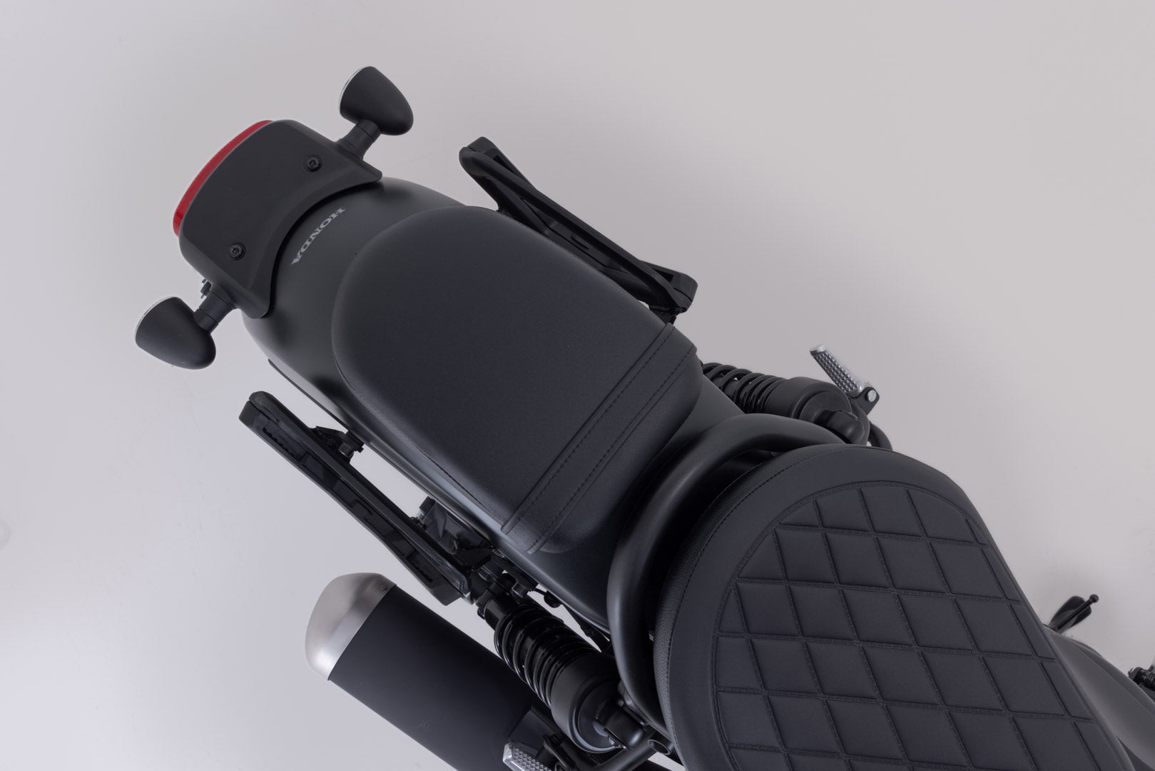 SW-Motech V-LOC Side Carrier oikealla - Honda CMX500 Rebel (16-). Kuva 5