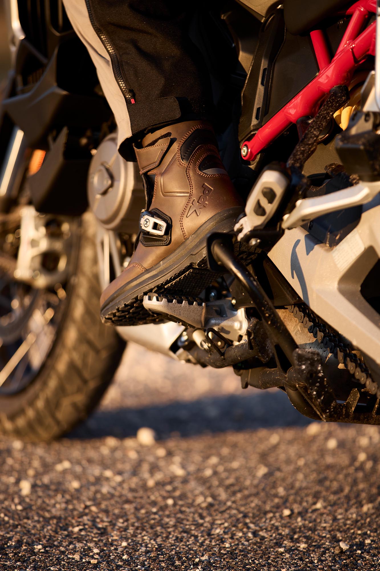 XPD X-ADV Tourmax H2Out waterproof Motorcycle Boots brown 49 Figure 8