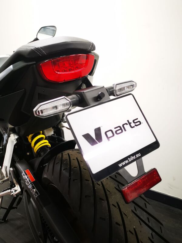 V-DELAR Svart platthållare - Honda CB650R Figur 1