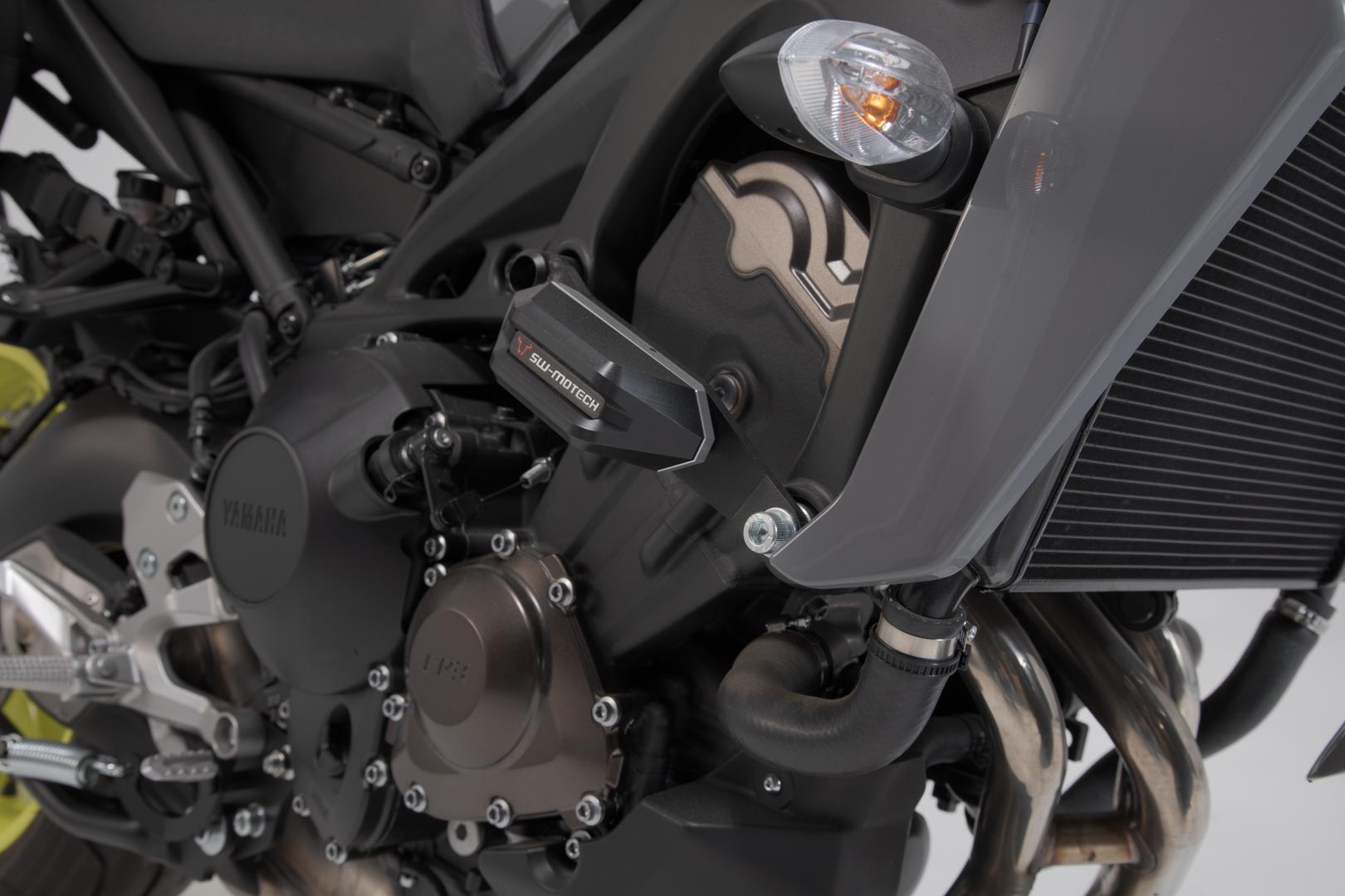 Kit SW-Motech Frame slider - Negru. Yamaha MT-09/Tracer, XSR900/Abarth. Figura 5
