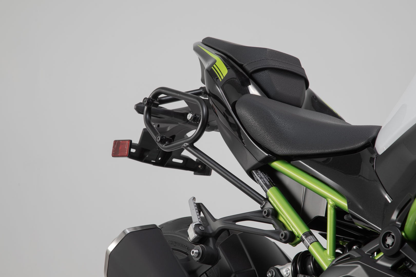 SW-Motech URBAN ABS side case system - 2x 16,5 l. Kawasaki Z900 (16-). Figure 4