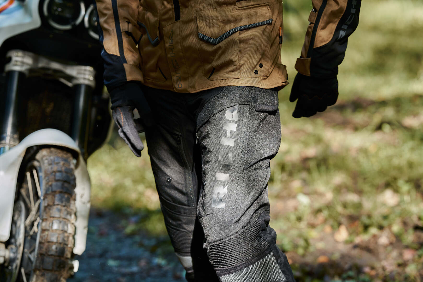 Richa Infinity 2 Adventure waterproof Motorcycle Textile Pants black Short L Figure 8