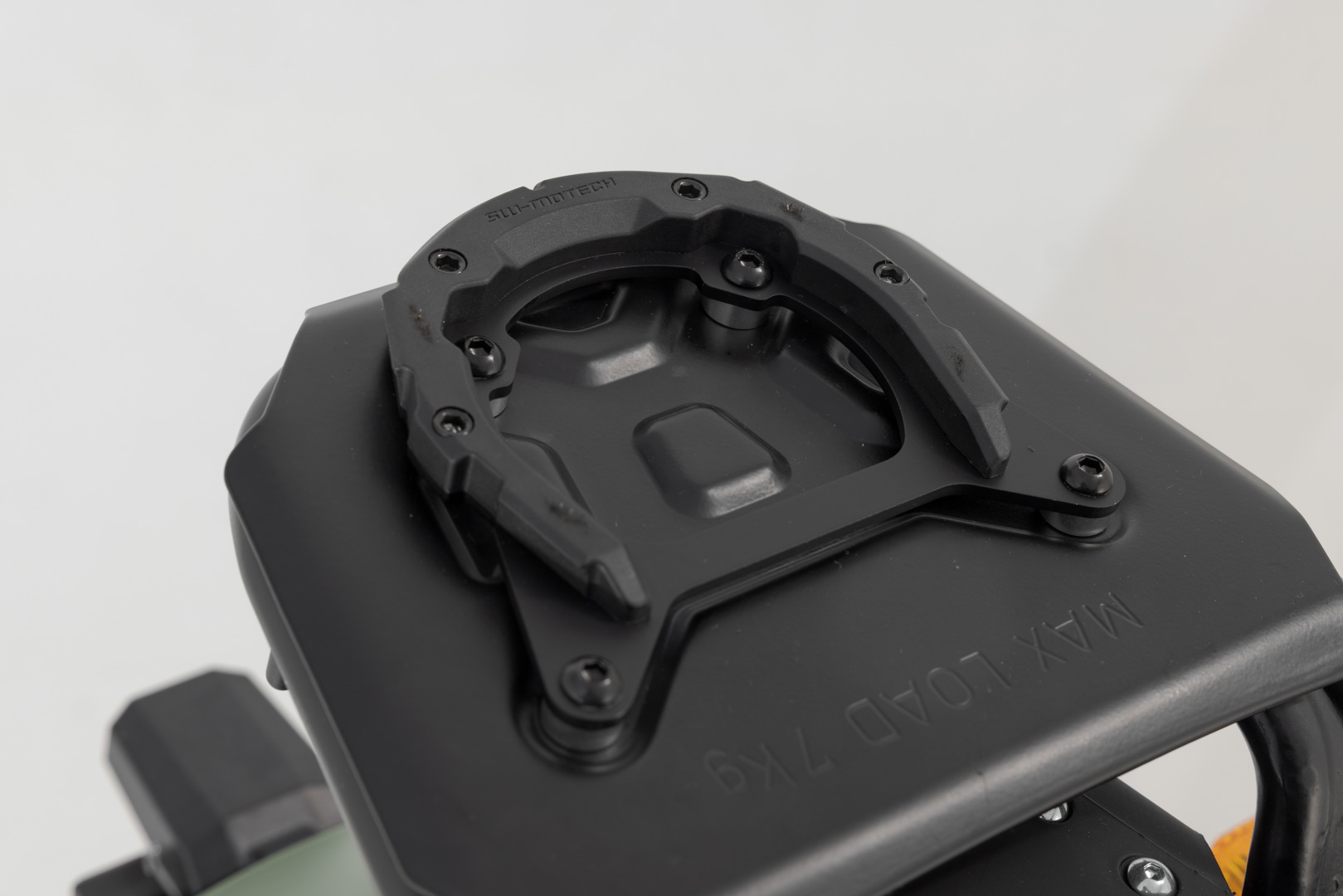 SW-Motech PRO tankring för originalställ - Svart. Royal Enfield Himalayan (21-). Figur 3