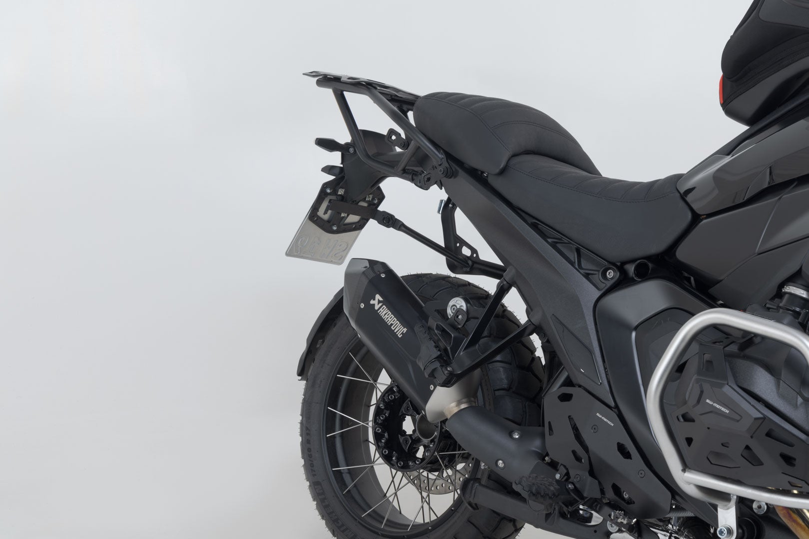 SW-Motech TRAX ADV Alukoffer-System + Akrapovic - Silbern. 45/45 l. BMW R 1300 GS (23-). Abbildung 5