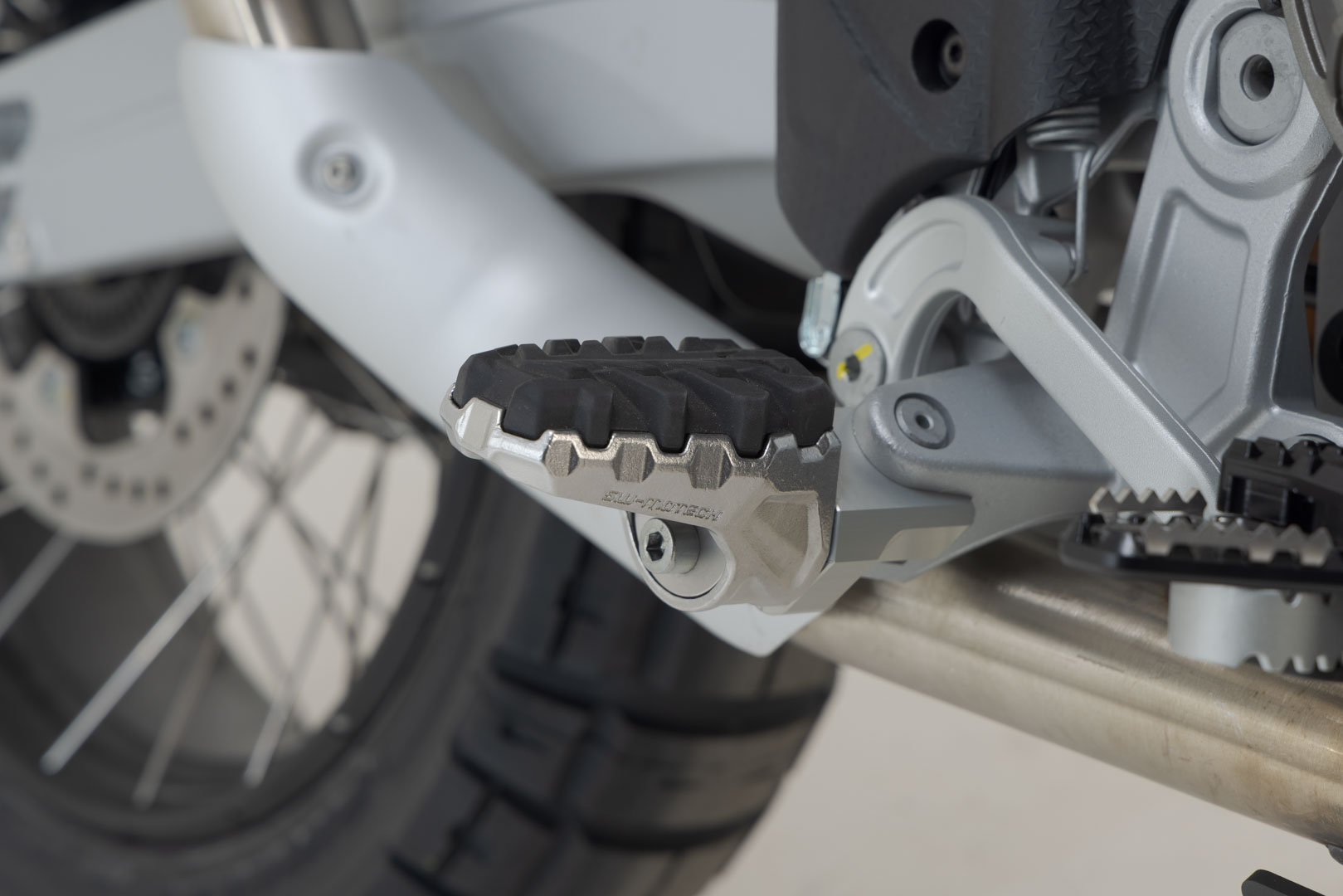 SW-Motech EVO fotstöd kit - Aprilia Tuareg 660 (21-). Figur 4