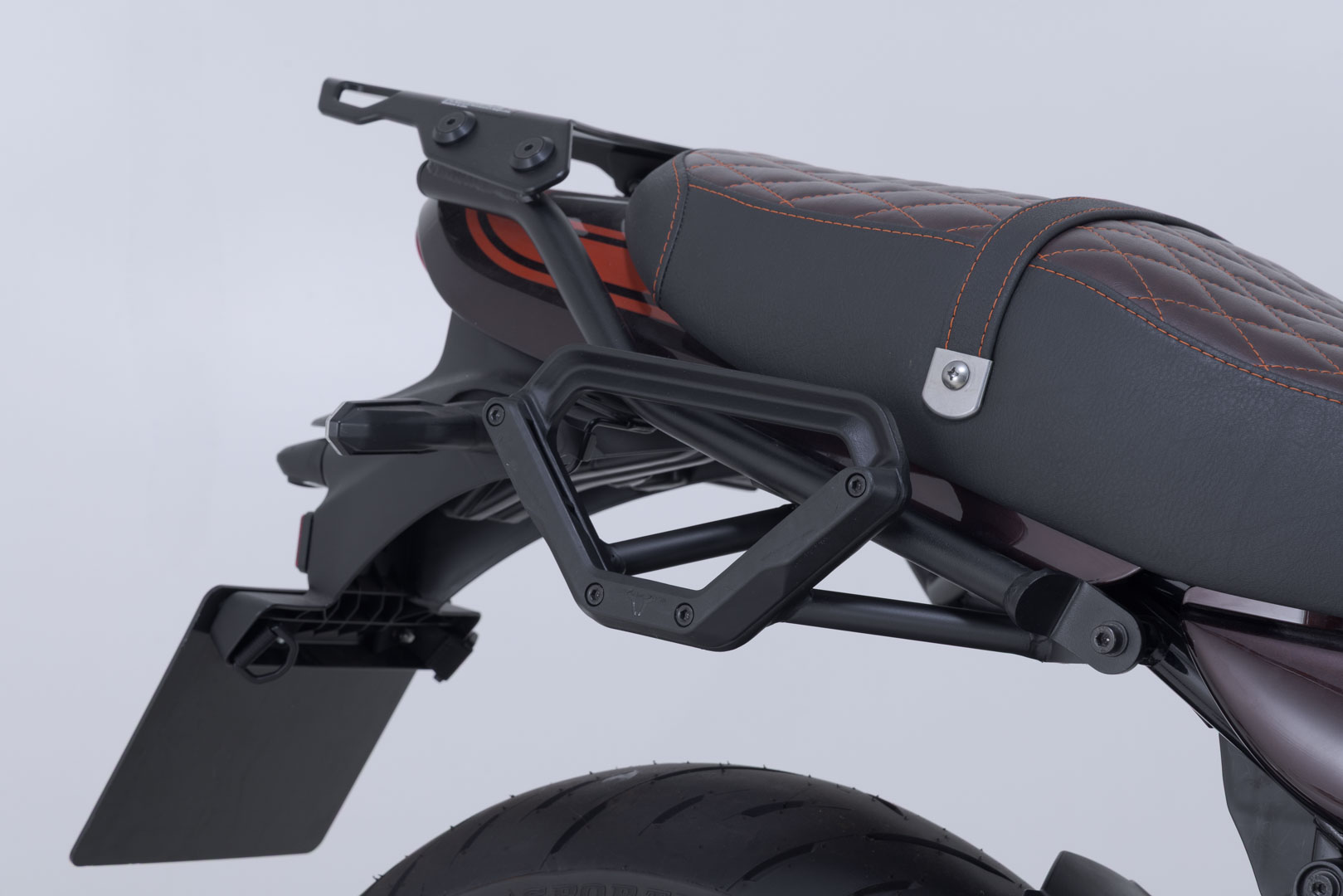 SW-Motech Legend Gear Side Bag system V-LOC - 16/11 l. Kawasaki Z900RS/Cafe/SE (17-), 50-årsjubileum. Figur 4