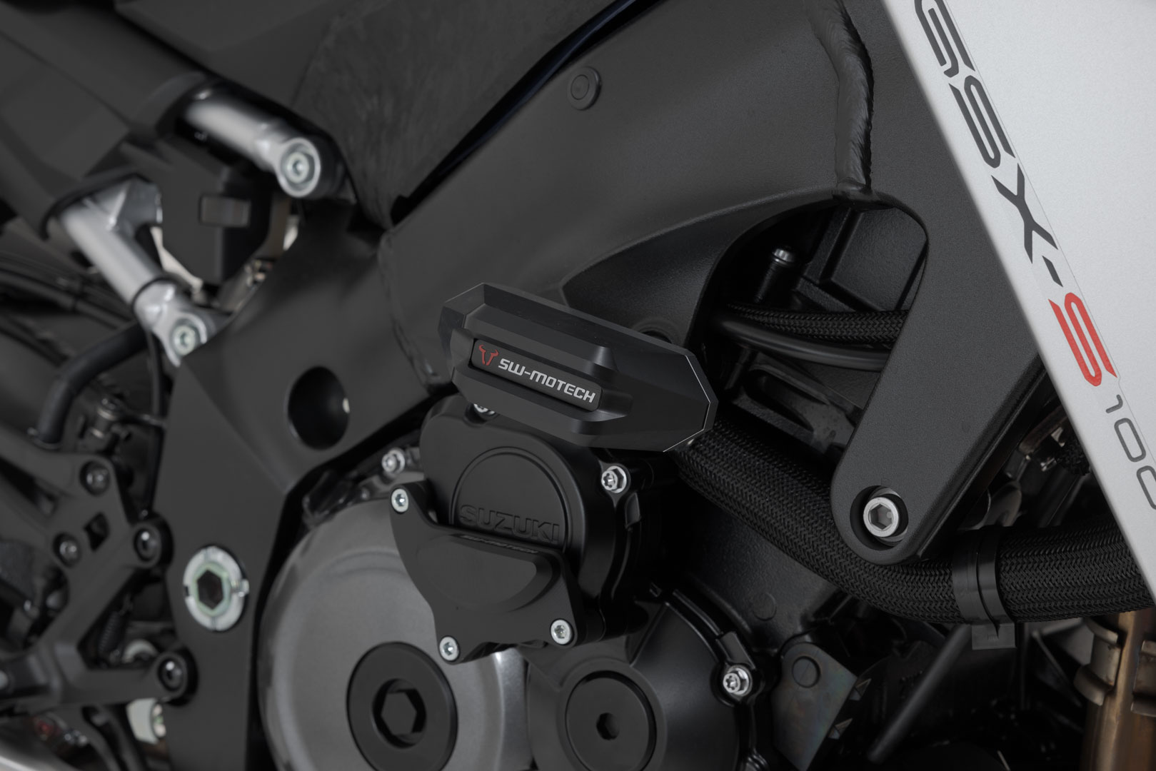 SW-Motech Frame skjutreglage kit - Svart. Suzuki GSX-S 950 / GSX-S 1000/GT (21-). Figur 2