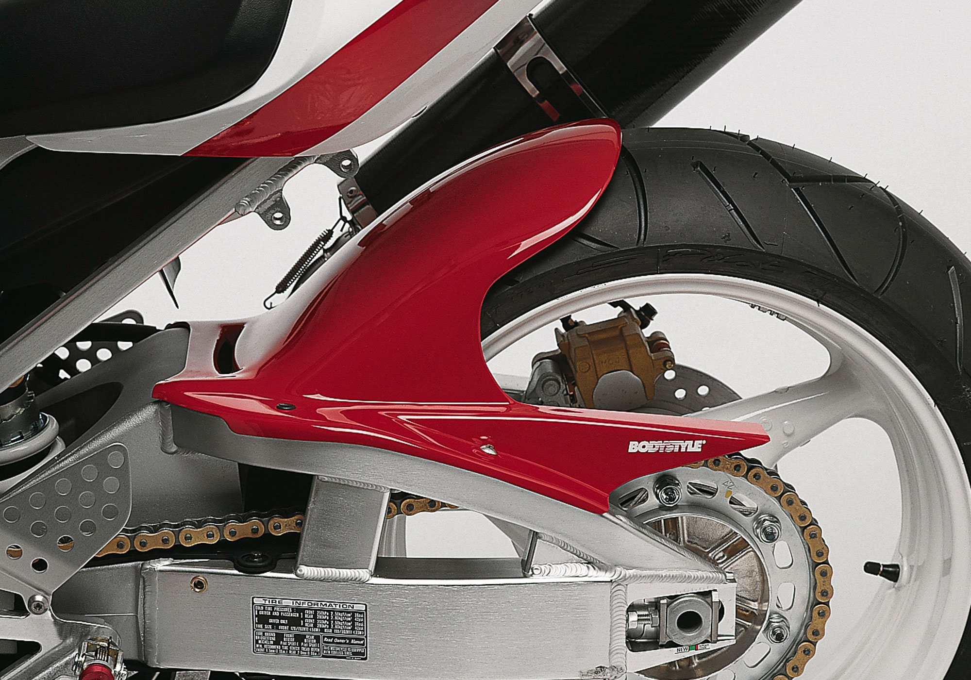 BODYSTYLE rear hugger ABS plastic nevopsit Figura 1