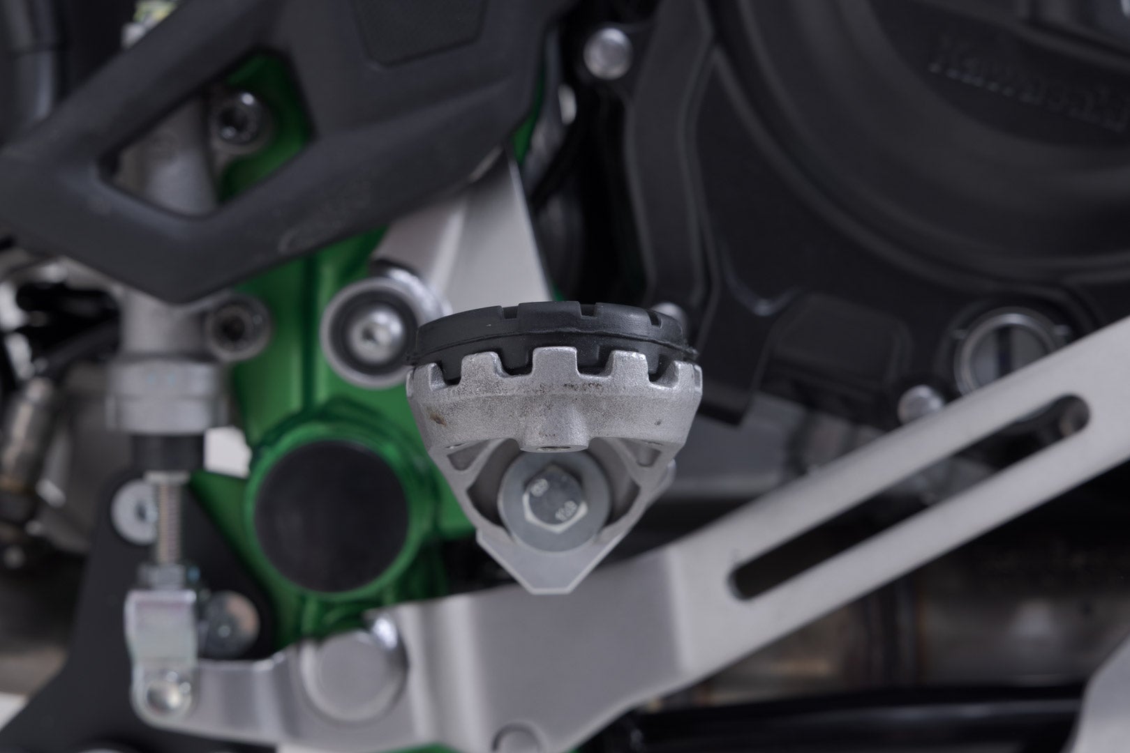 SW-Motech ION footrest kit - Kawasaki KLE500 / KLE500 SE (26-). Figure 5